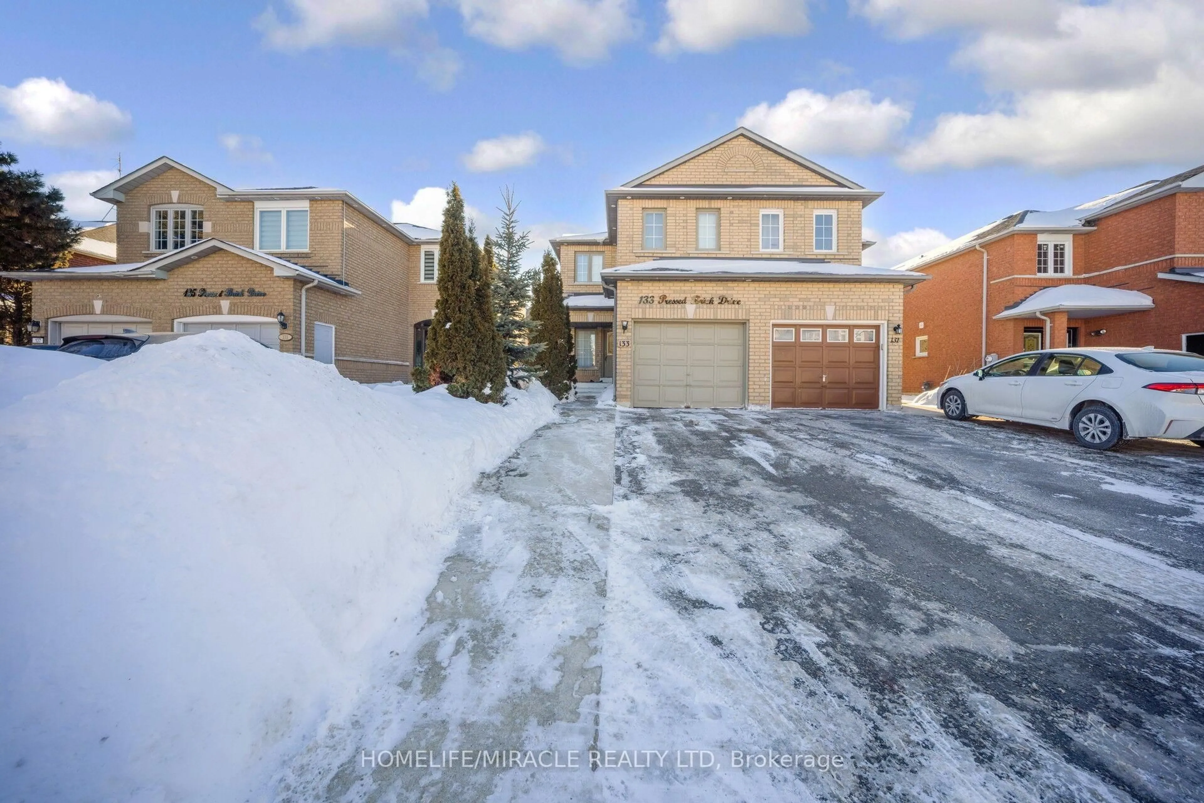 A pic from outside/outdoor area/front of a property/back of a property/a pic from drone, street for 133 Pressed Brick Dr, Brampton Ontario L6V 4K5