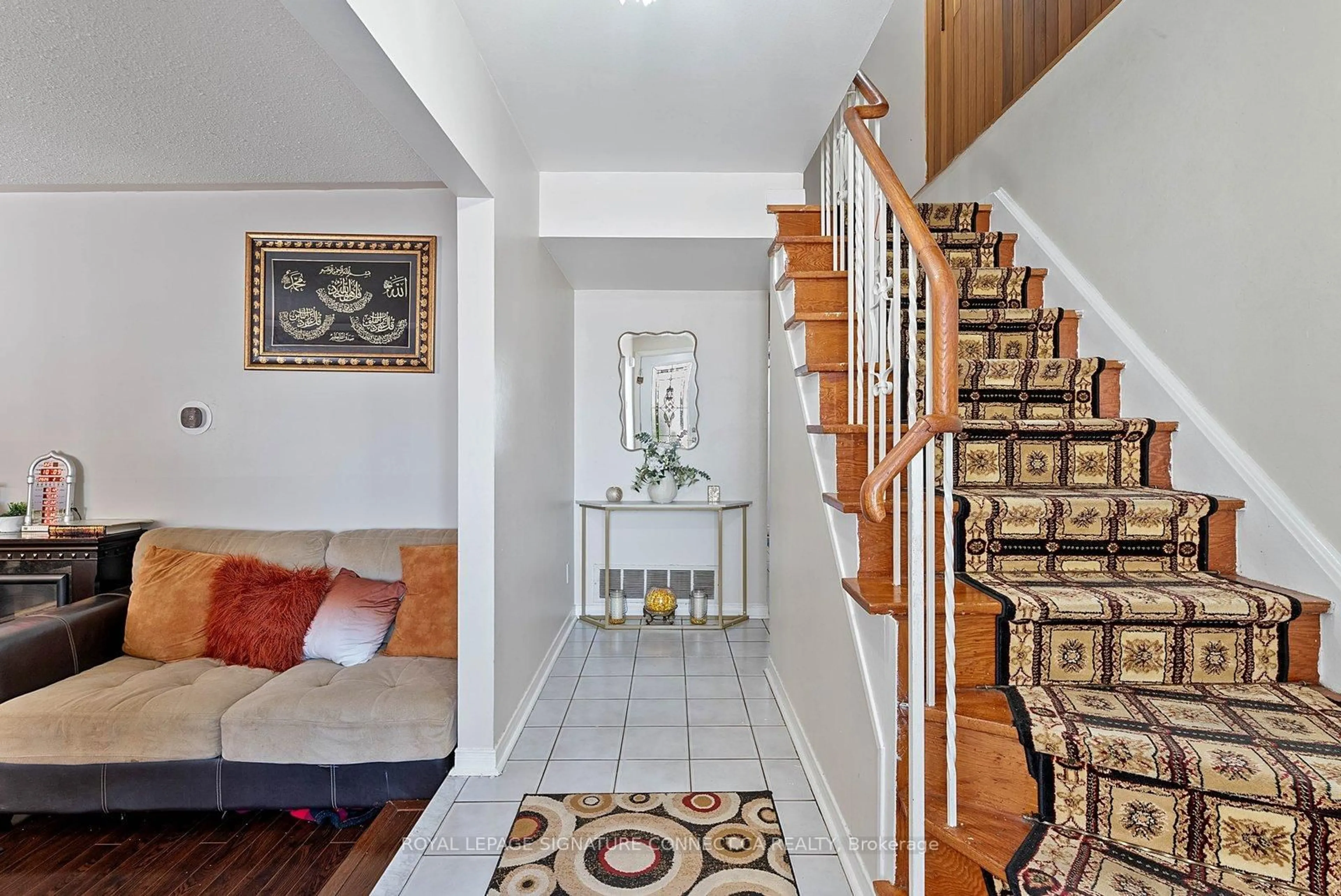 Indoor entryway for 55 Braemar Dr, Brampton Ontario L6T 2L5