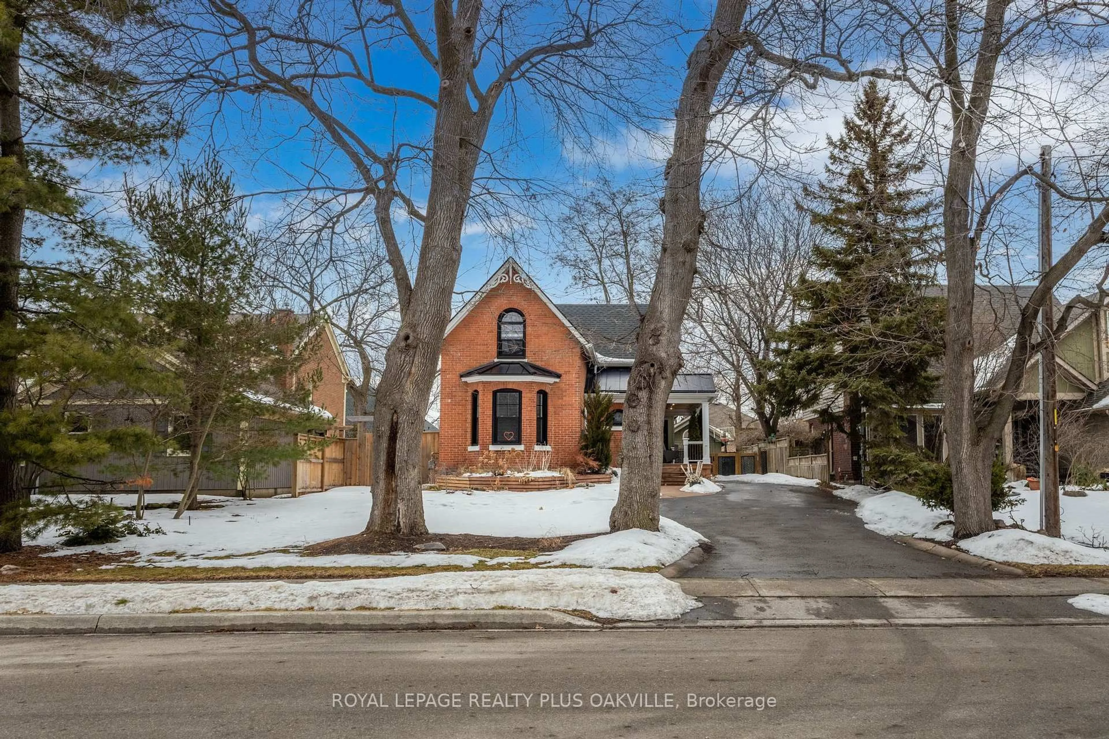 Home with brick exterior material, street for 1161 Lockhart Rd, Burlington Ontario L7S 1G8