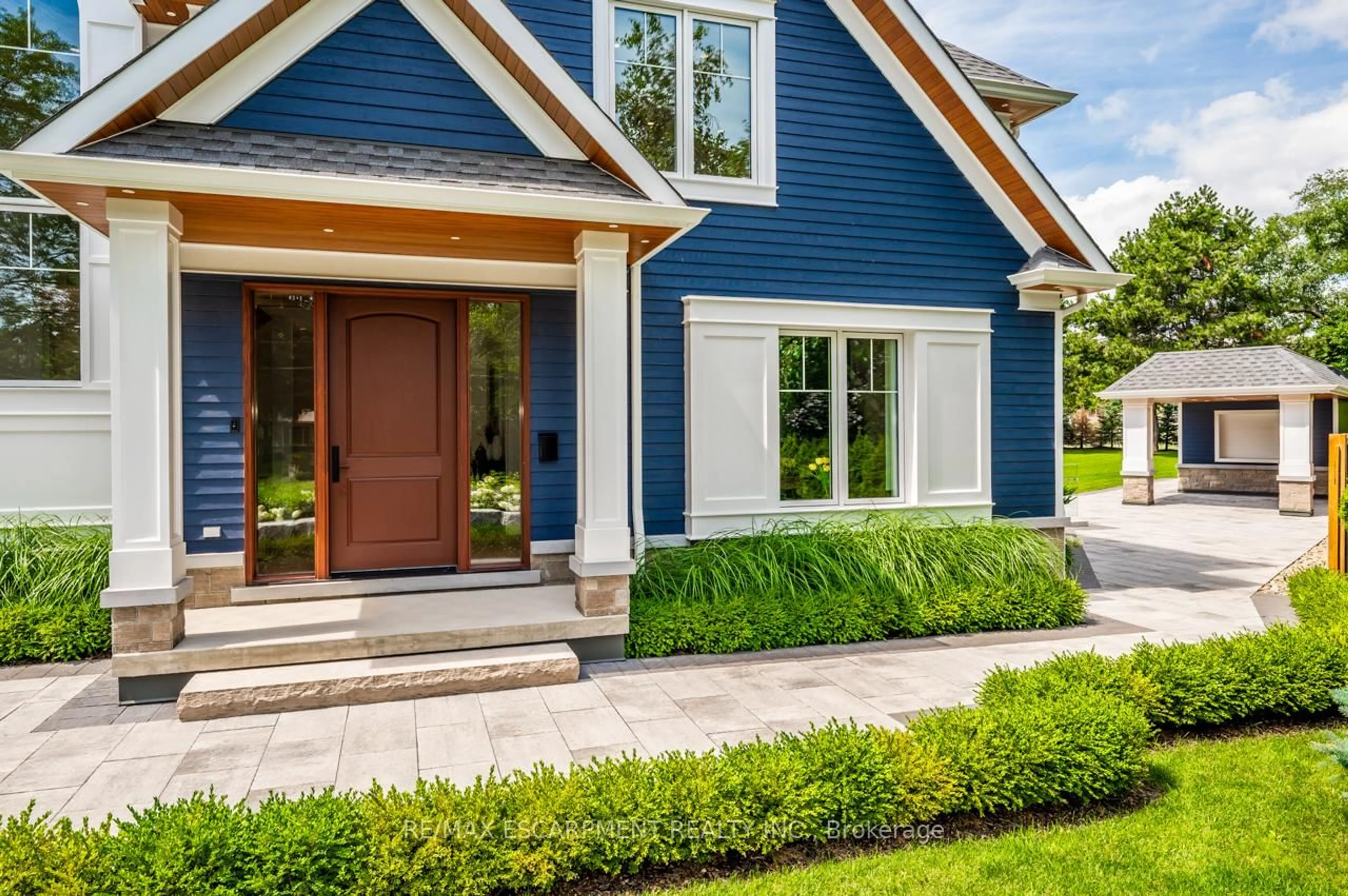 Home with vinyl exterior material, street for 1618 Dogwood Tr, Mississauga Ontario L5G 3A5