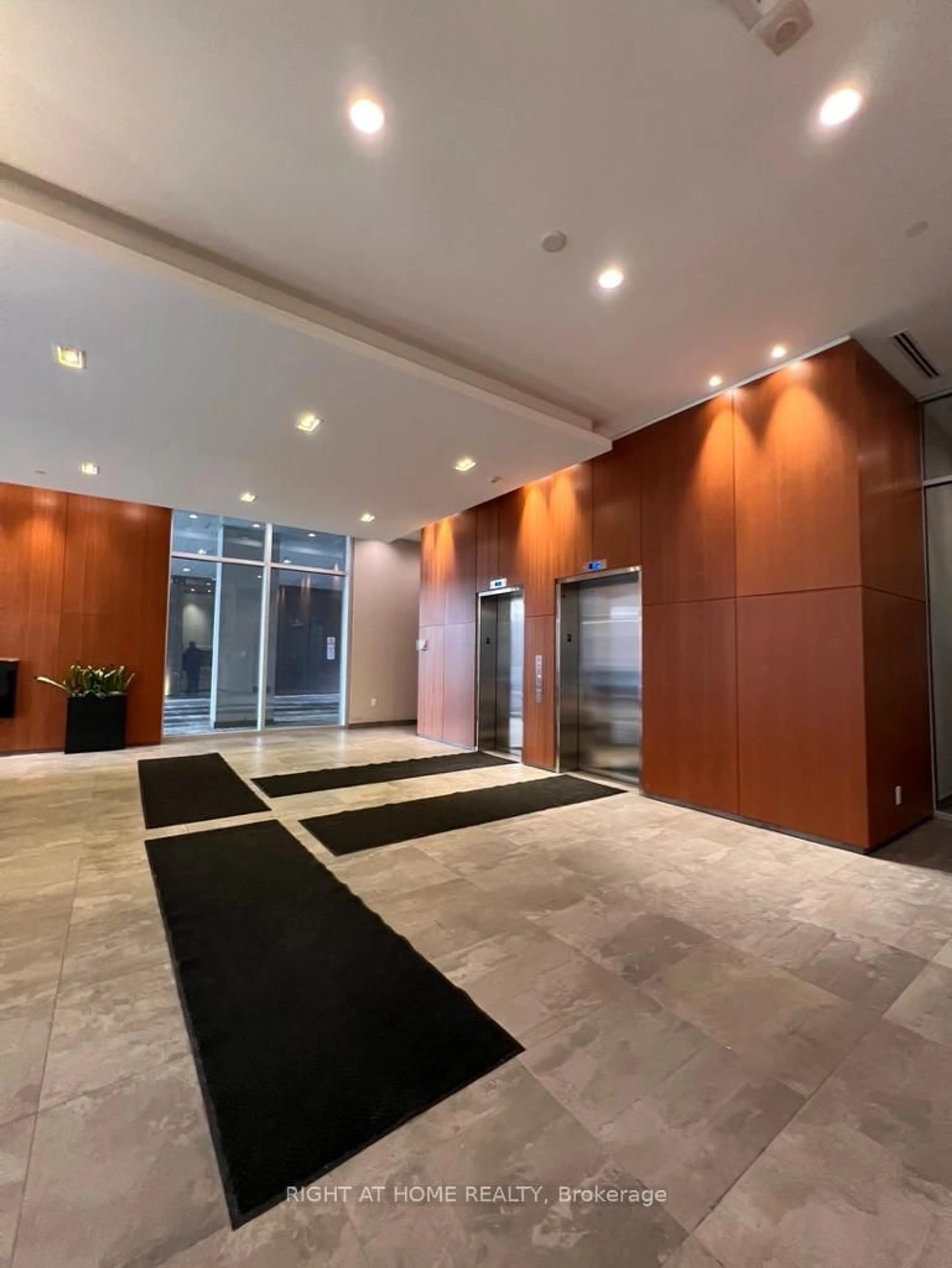 Indoor foyer for 2800 Keele St #319, Toronto Ontario M3M 0B8