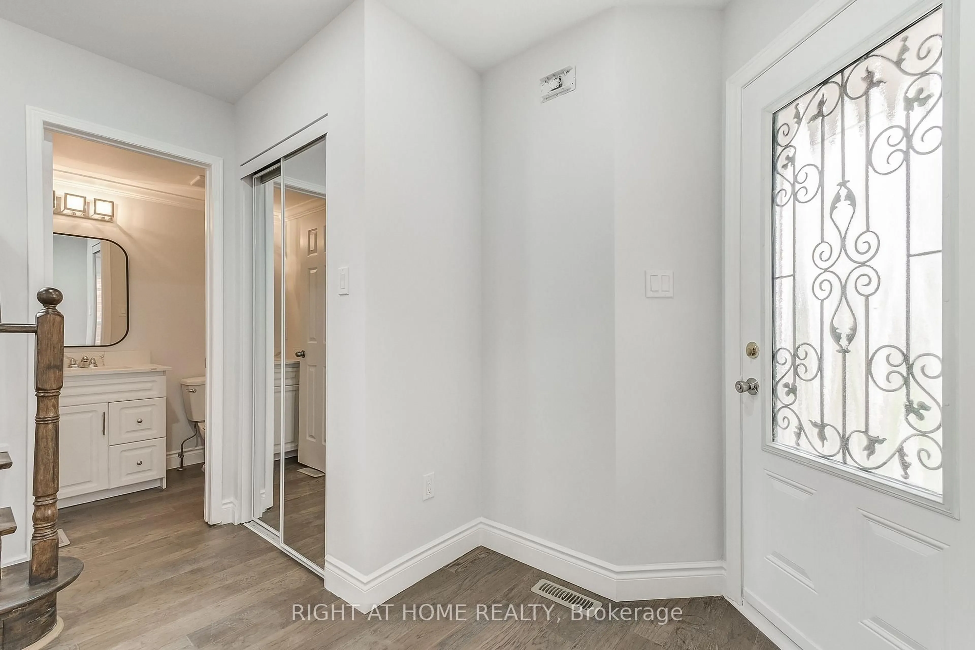 Indoor entryway for 36 Mapleshade Dr, Brampton Ontario L7A 1J1