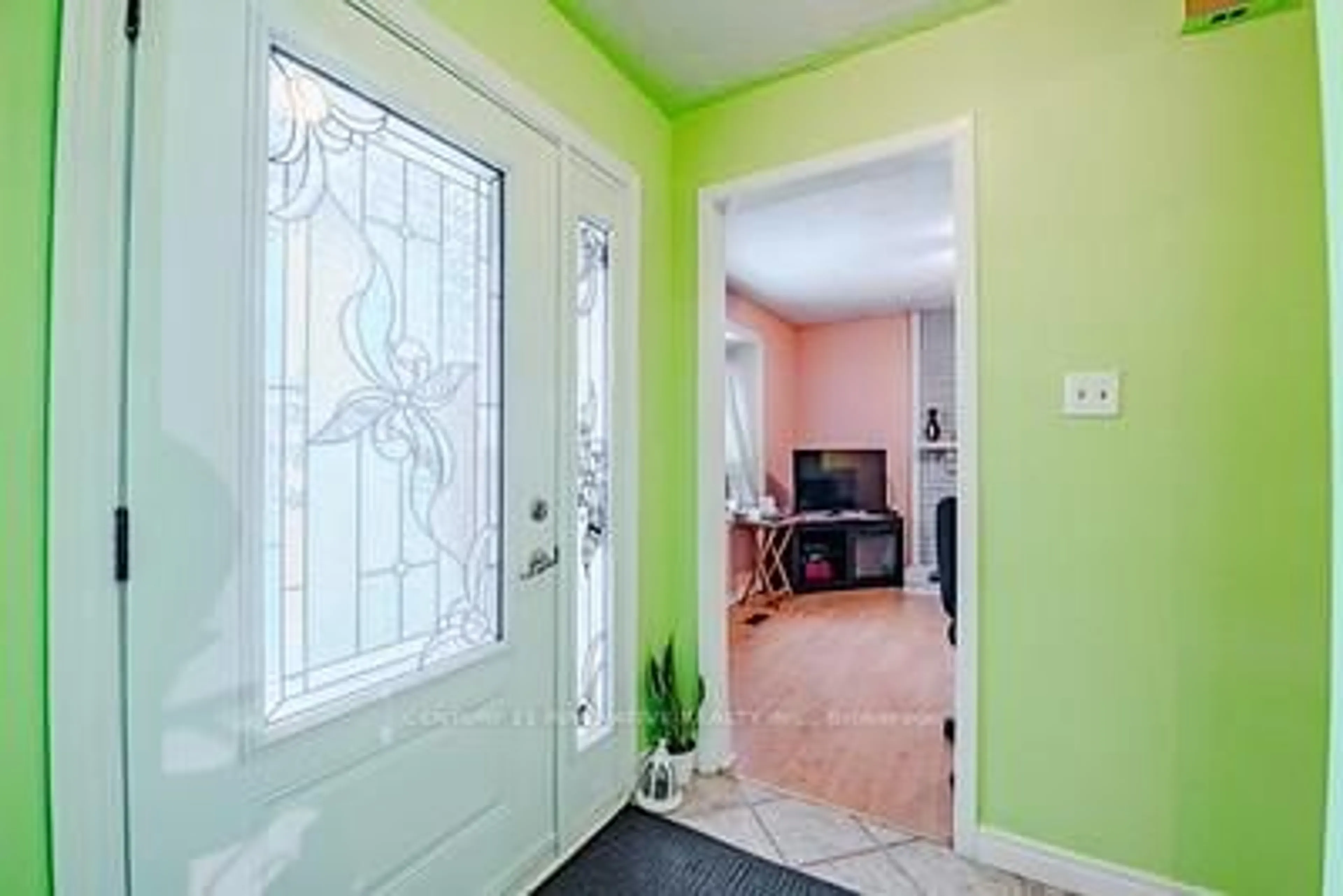 Indoor entryway for 70 Somerset Dr, Brampton Ontario L6Z 1C5