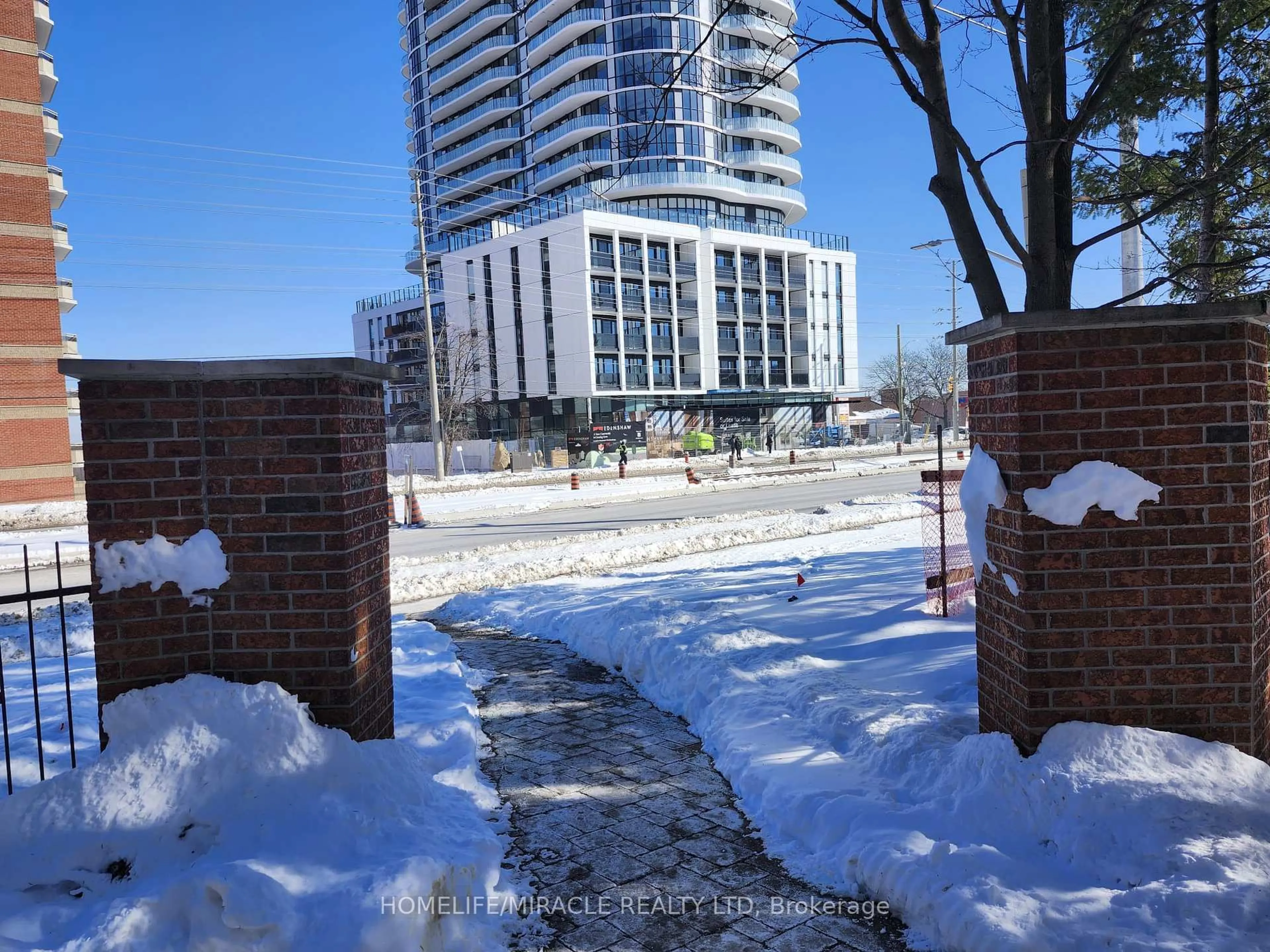 A pic from outside/outdoor area/front of a property/back of a property/a pic from drone, street for 25 Fairview Rd #504, Mississauga Ontario L5B 3Y8