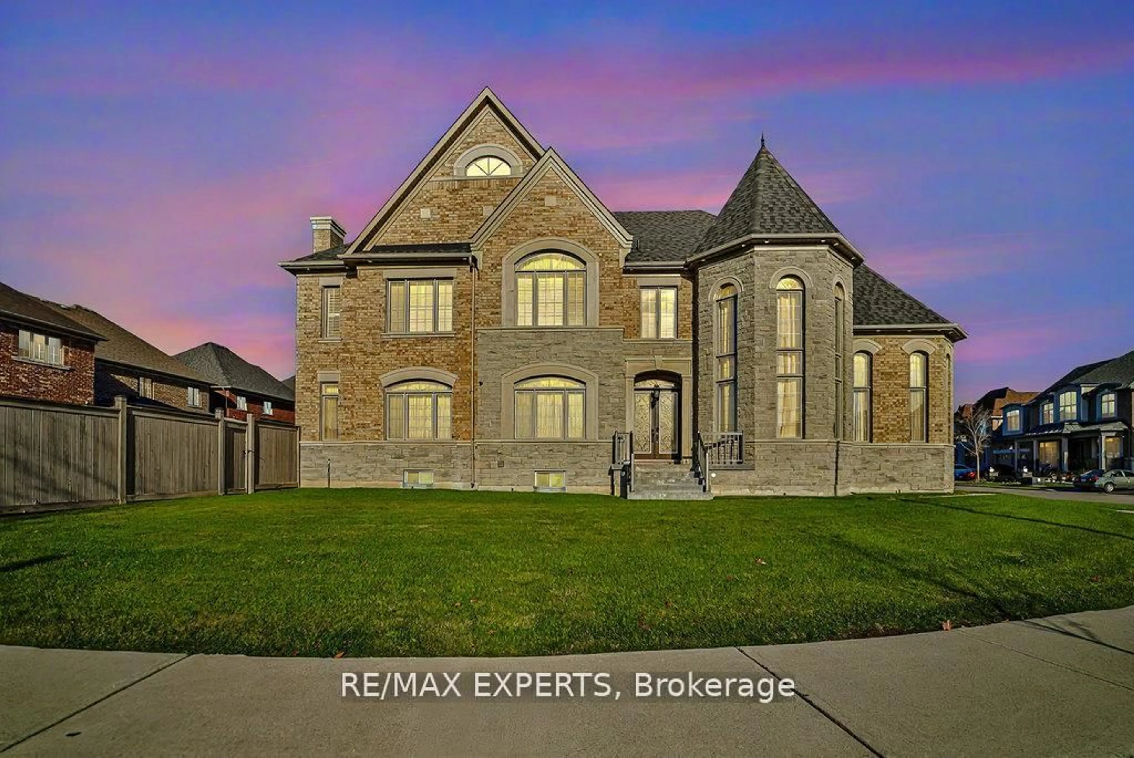 Home with brick exterior material, street for 28 Pendergast Crt, Brampton Ontario L6P 0H8