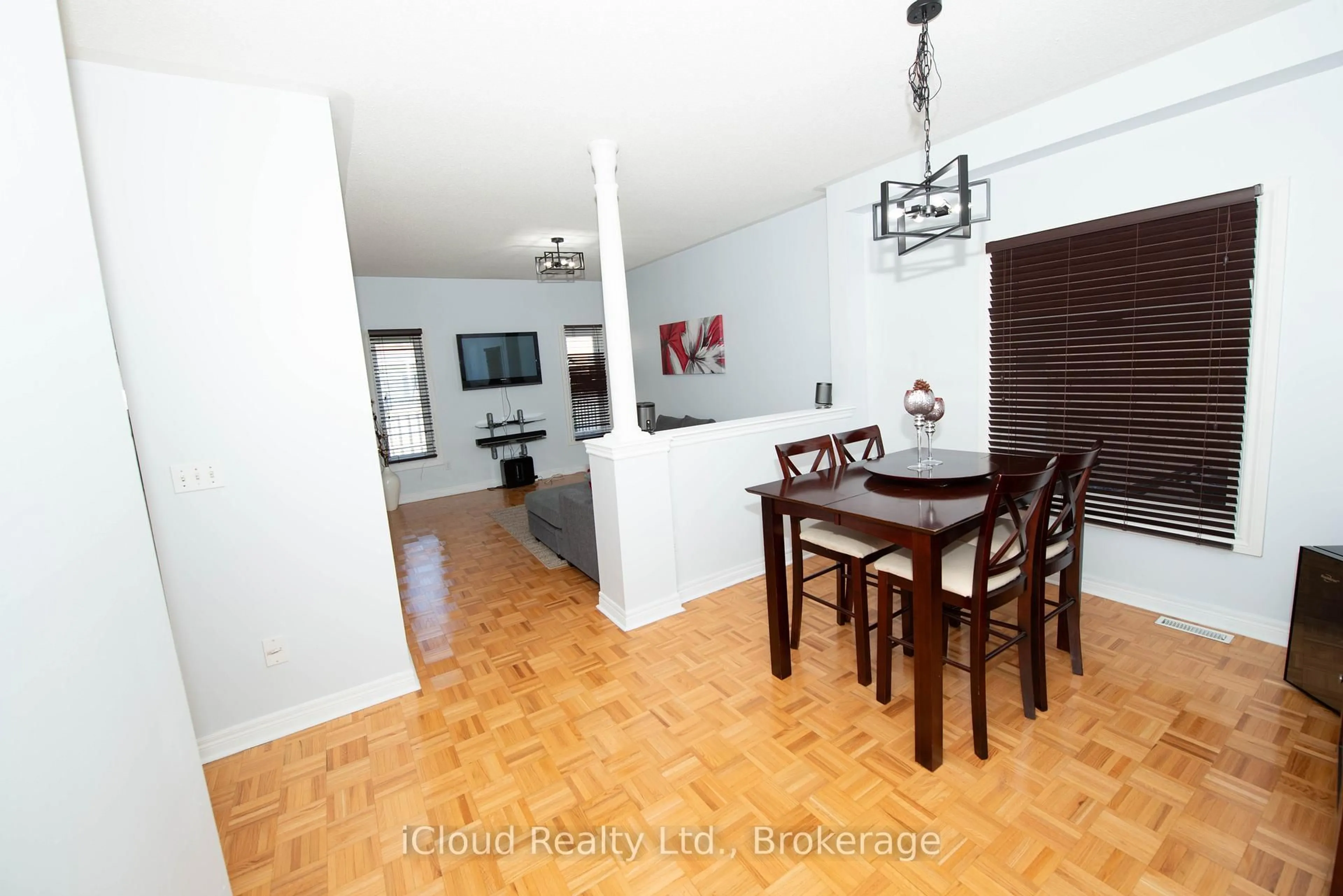 Dining room, wood/laminate floor for 19 Fountainview Way, Brampton Ontario L6S 6K4