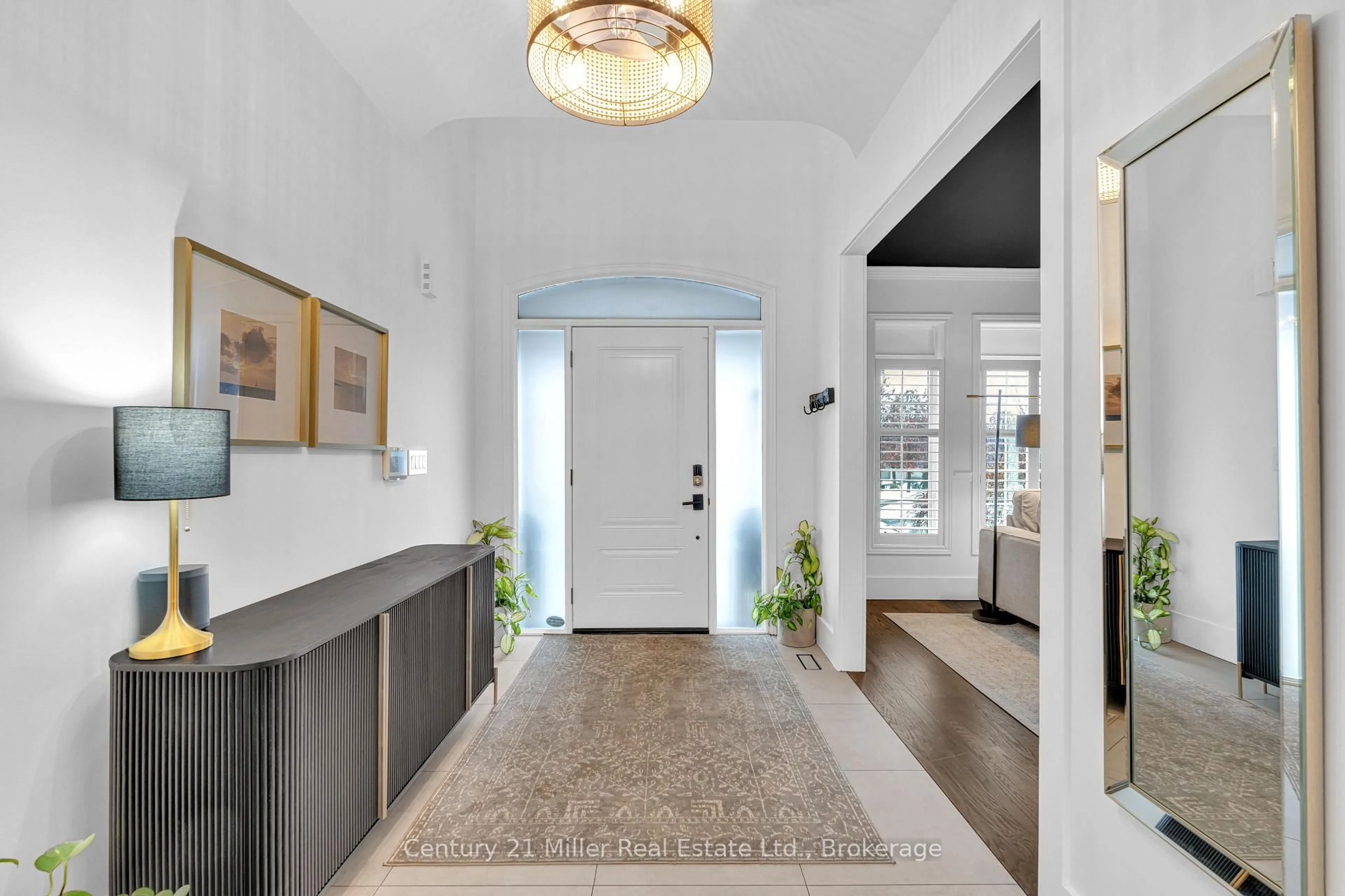 Indoor entryway for 2099 Helmsley Ave, Oakville Ontario L6M 4R5