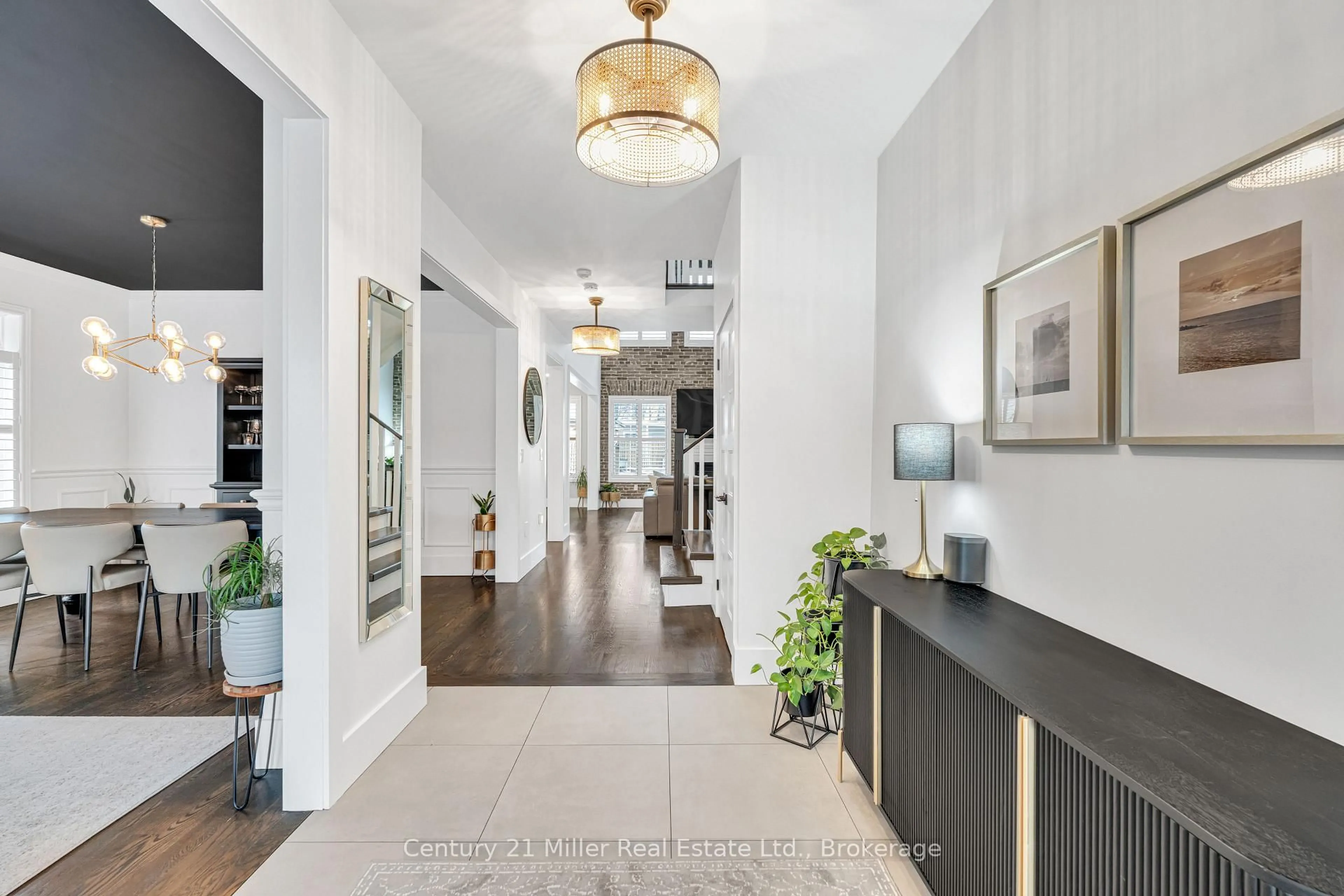 Indoor entryway for 2099 Helmsley Ave, Oakville Ontario L6M 4R5