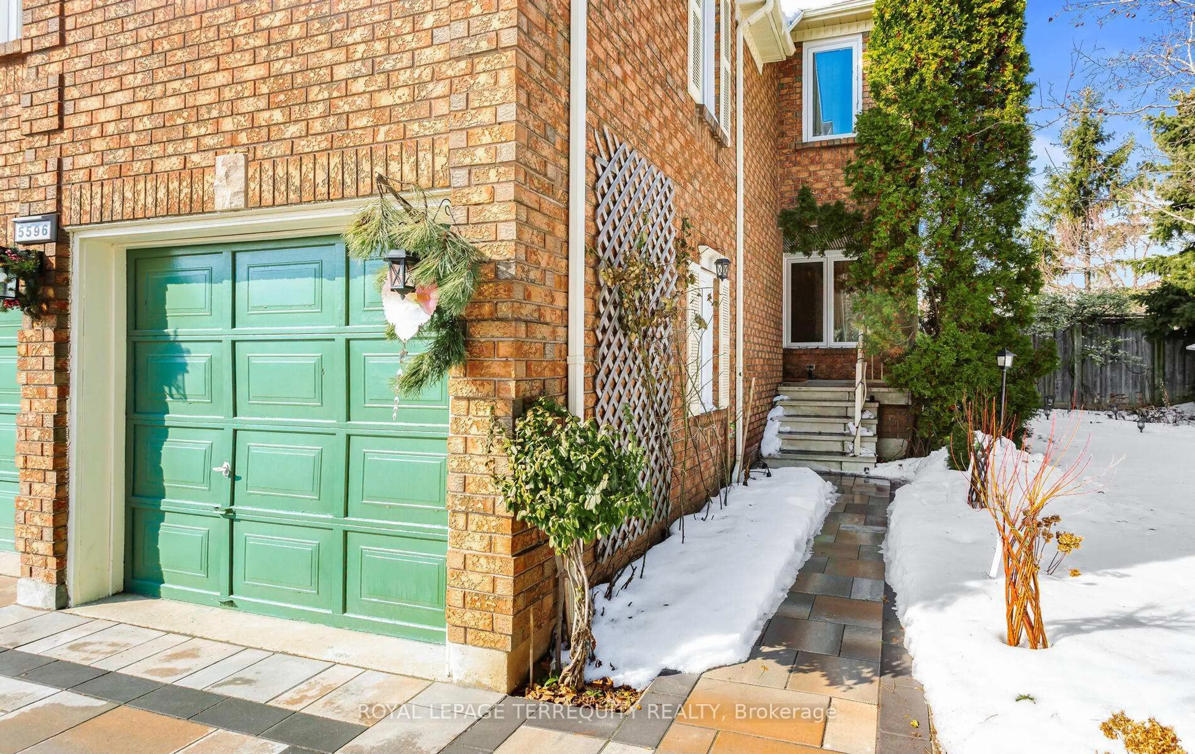 Home with brick exterior material, street for 5596 Haddon Hall Rd, Mississauga Ontario L5M 5G4