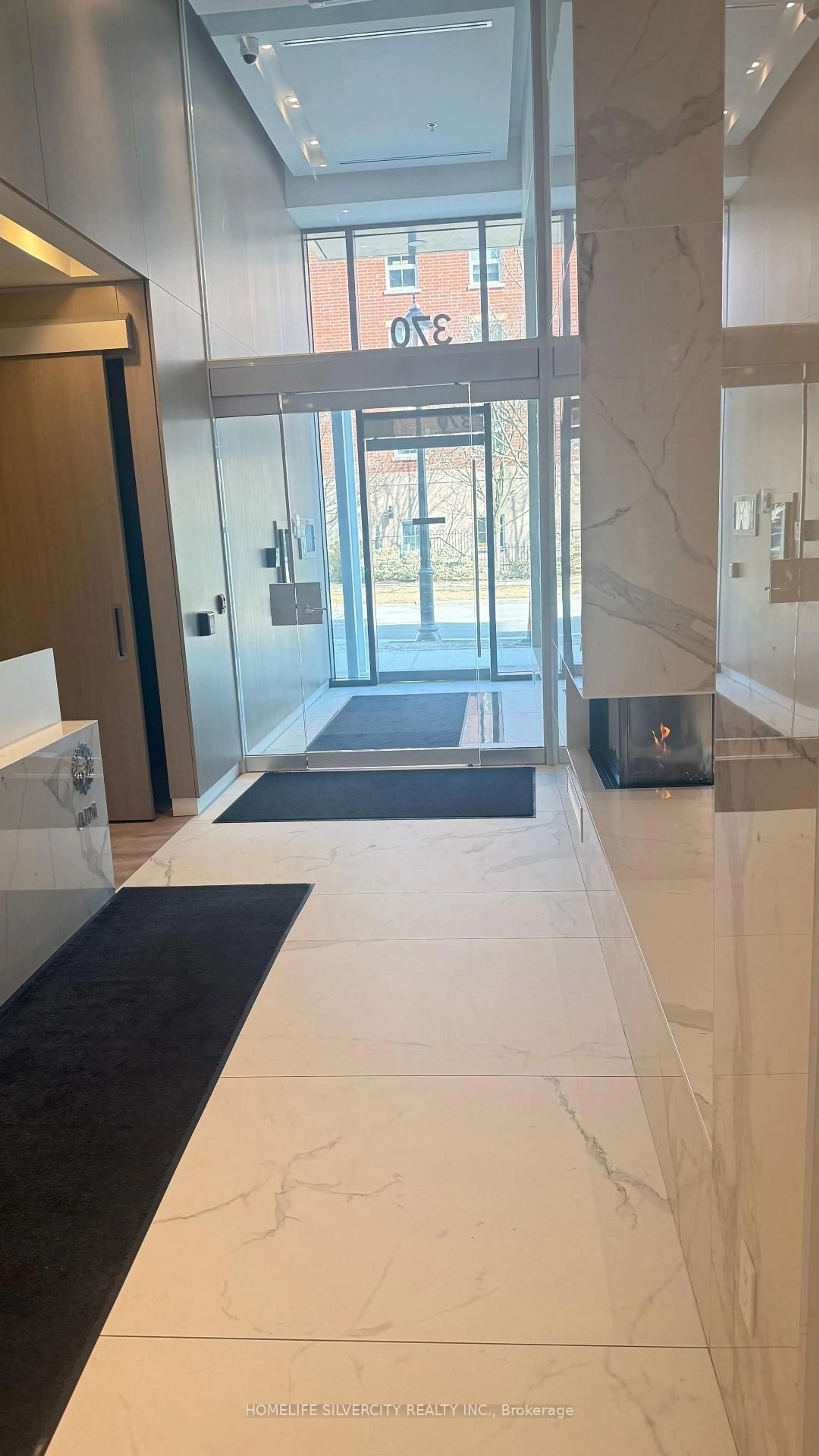 Indoor foyer for 370 MARTHA St #507, Burlington Ontario L6R 0G9