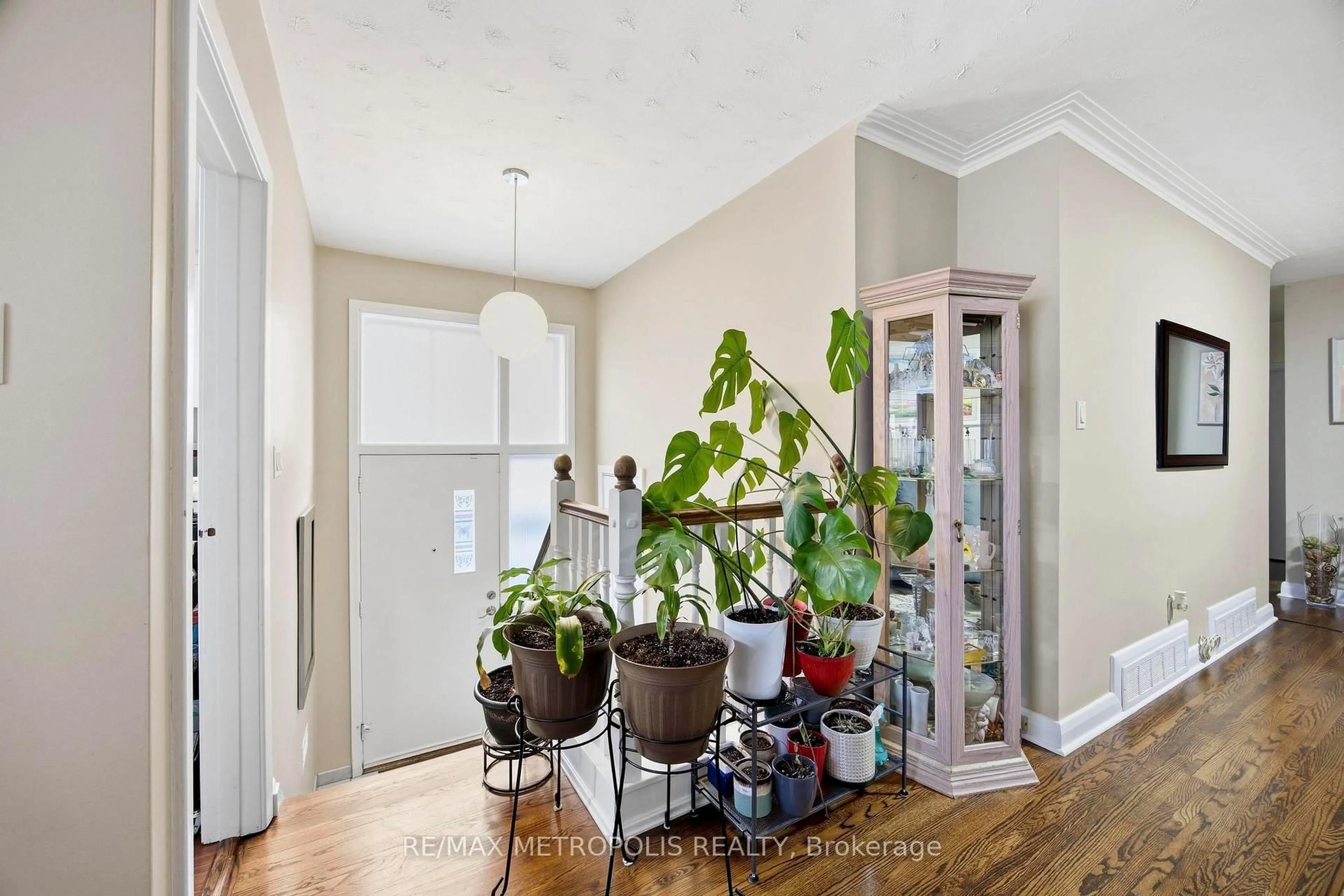 Indoor entryway for 11 Rambler Pl, Toronto Ontario M3L 1N6