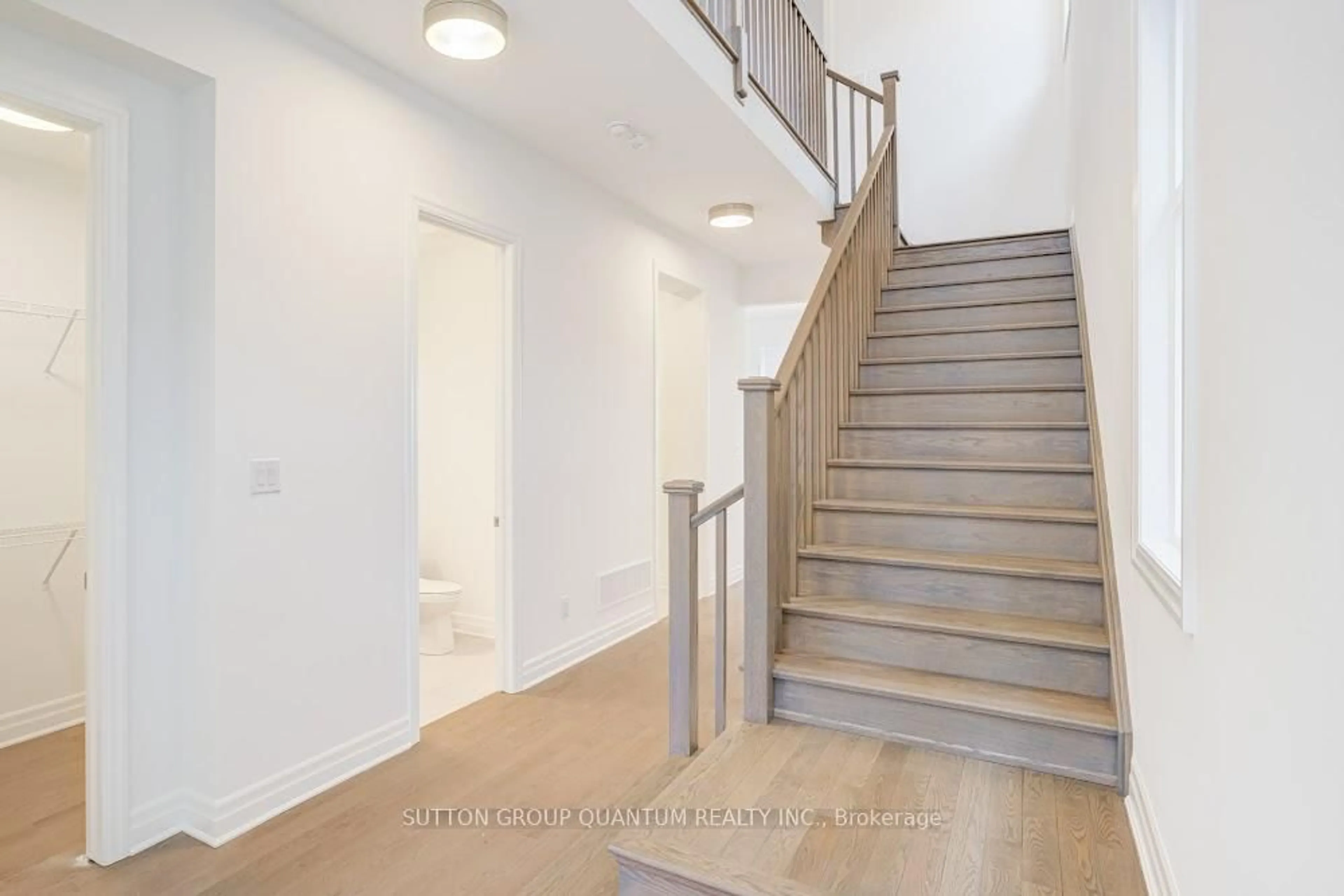 Stairs for 1219 Black Bear Tr, Oakville Ontario L6H 8B1