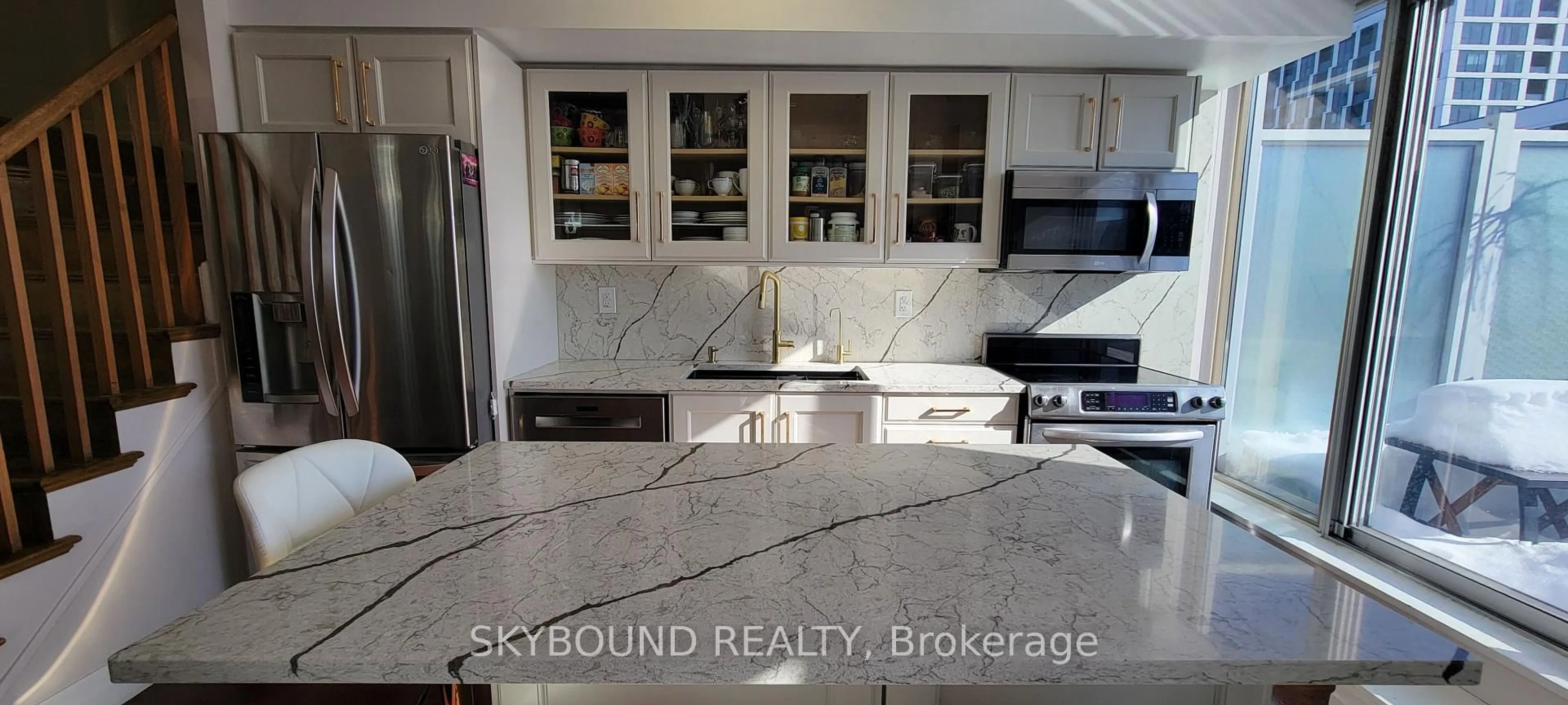 Open concept kitchen, ceramic/tile floor for 1040 The Queensway #919, Toronto Ontario M8Z 0A7