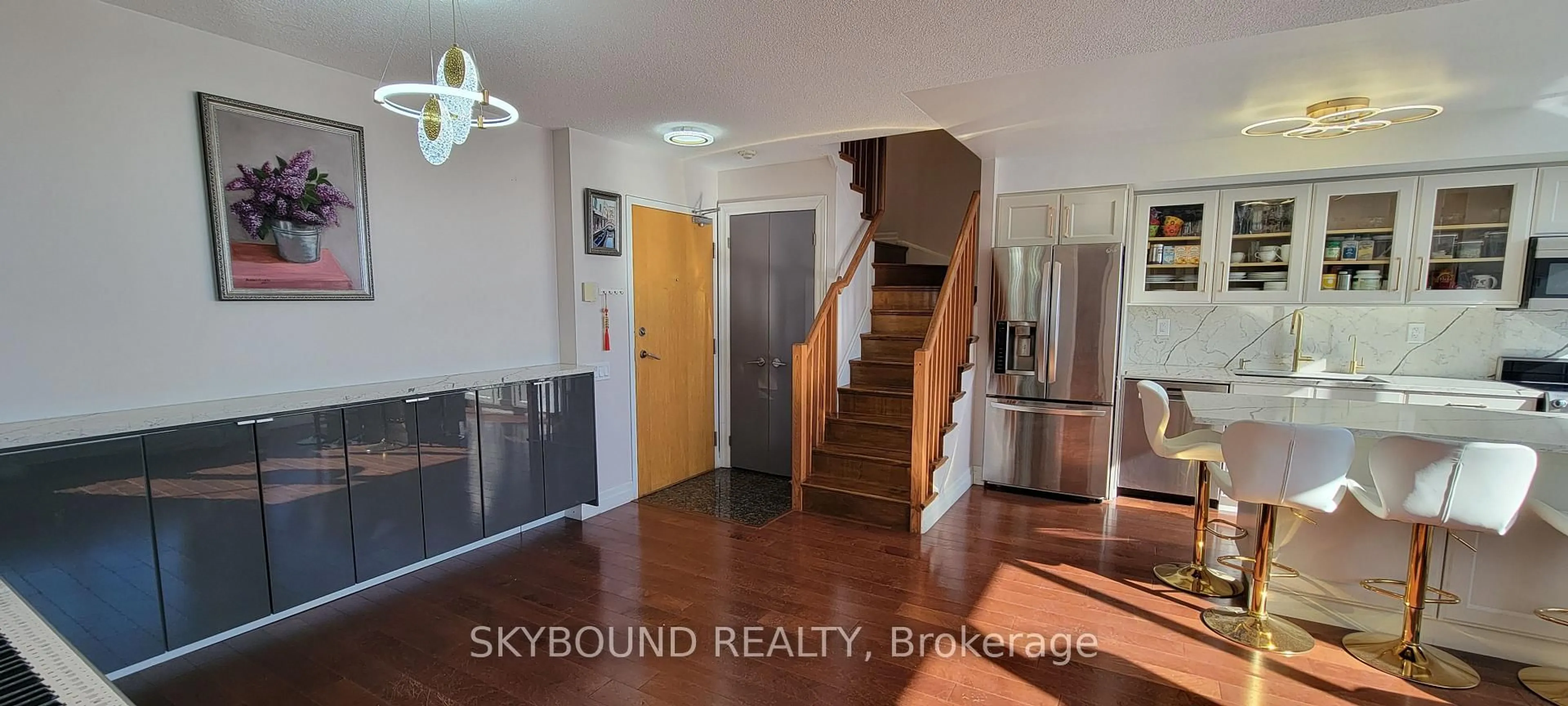 Indoor foyer for 1040 The Queensway #919, Toronto Ontario M8Z 0A7