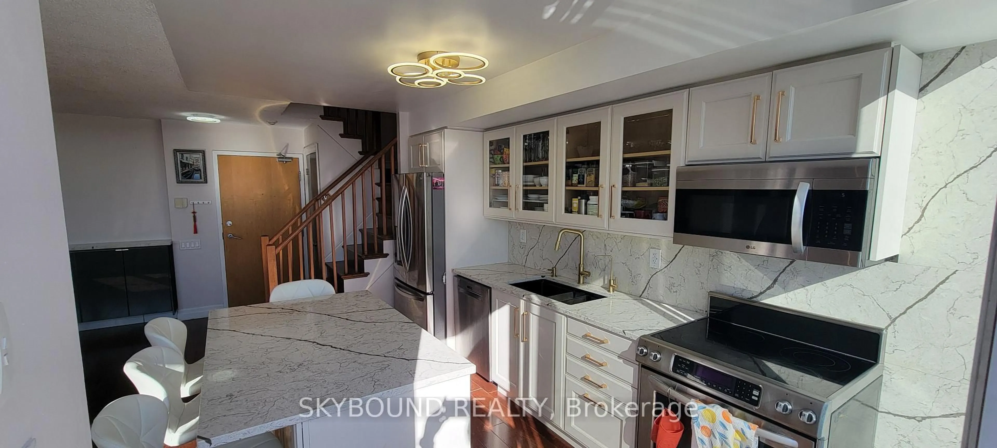 Open concept kitchen, ceramic/tile floor for 1040 The Queensway #919, Toronto Ontario M8Z 0A7