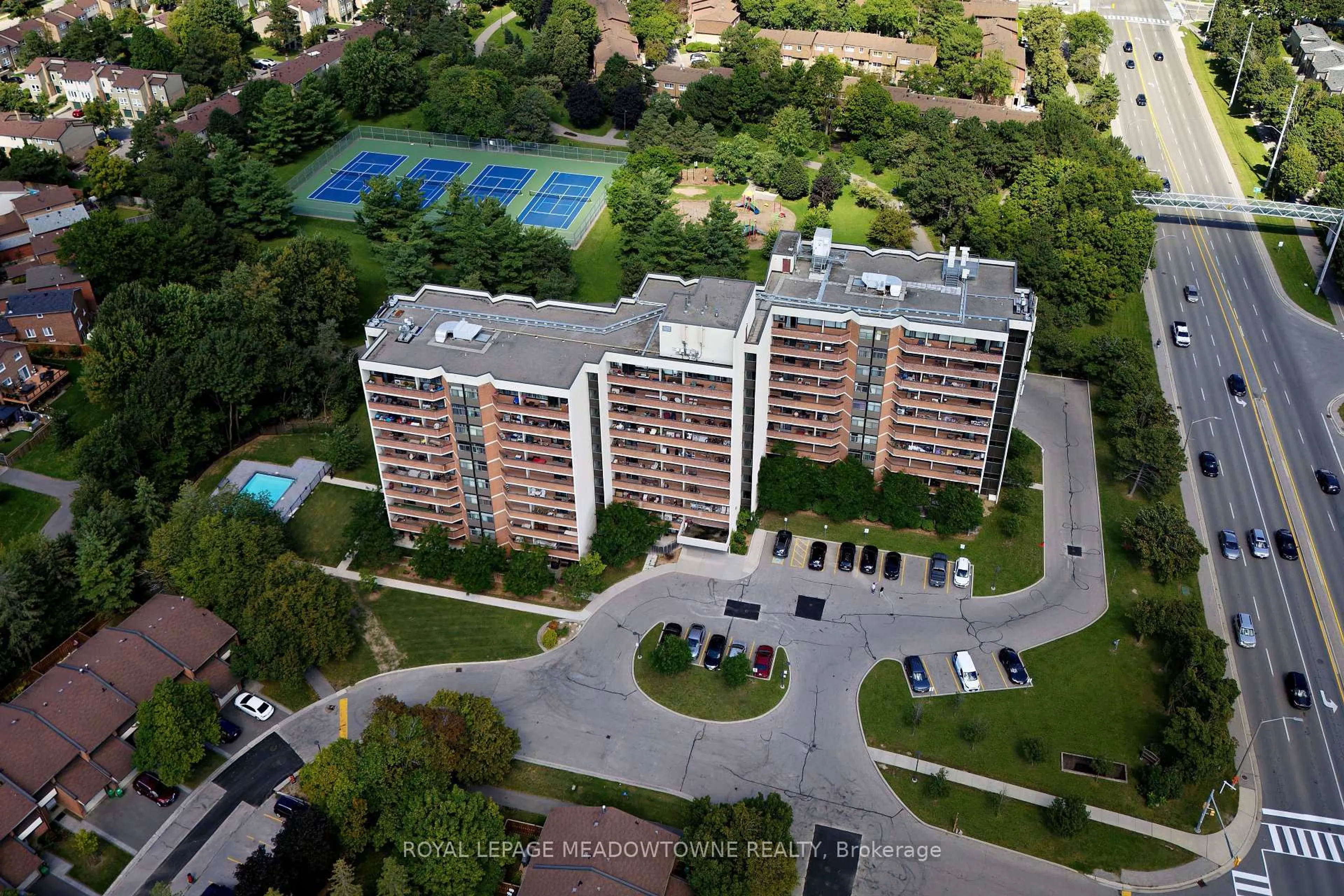 A pic from outside/outdoor area/front of a property/back of a property/a pic from drone, unknown for 2301 Derry Rd ##806, Mississauga Ontario L5N 2R4