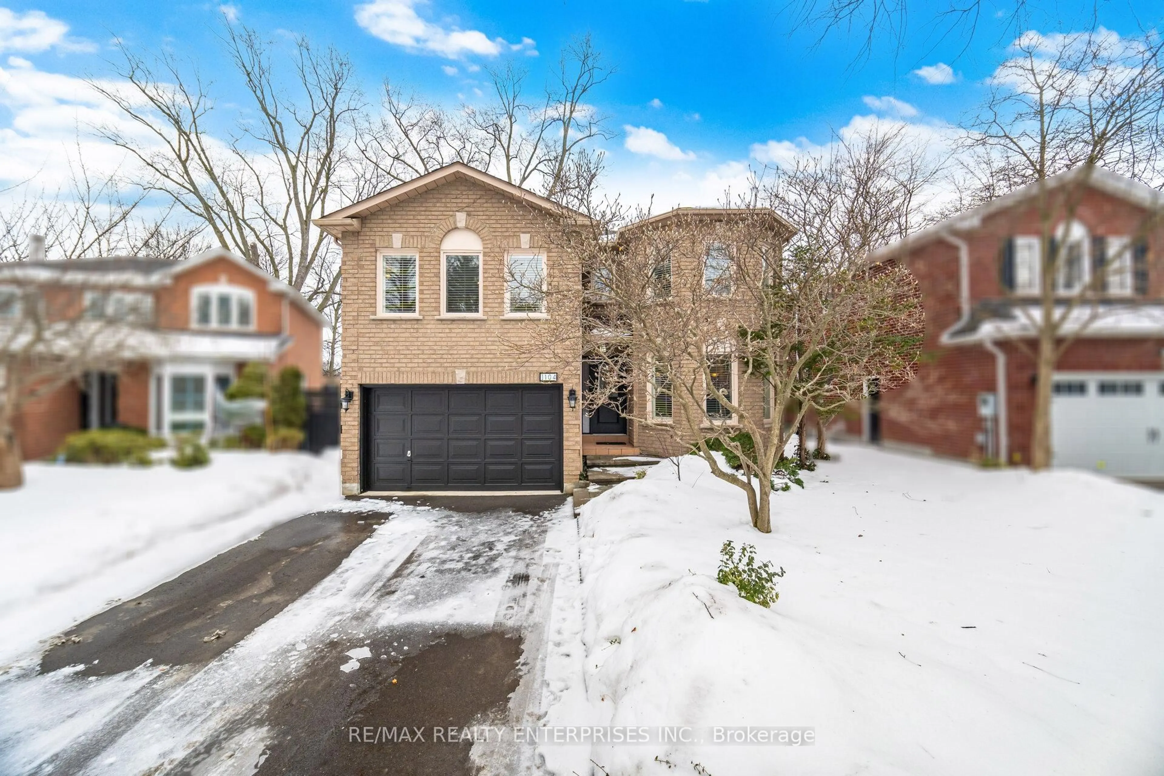 Home with brick exterior material, street for 1104 Feeley Crt, Mississauga Ontario L5J 4S5
