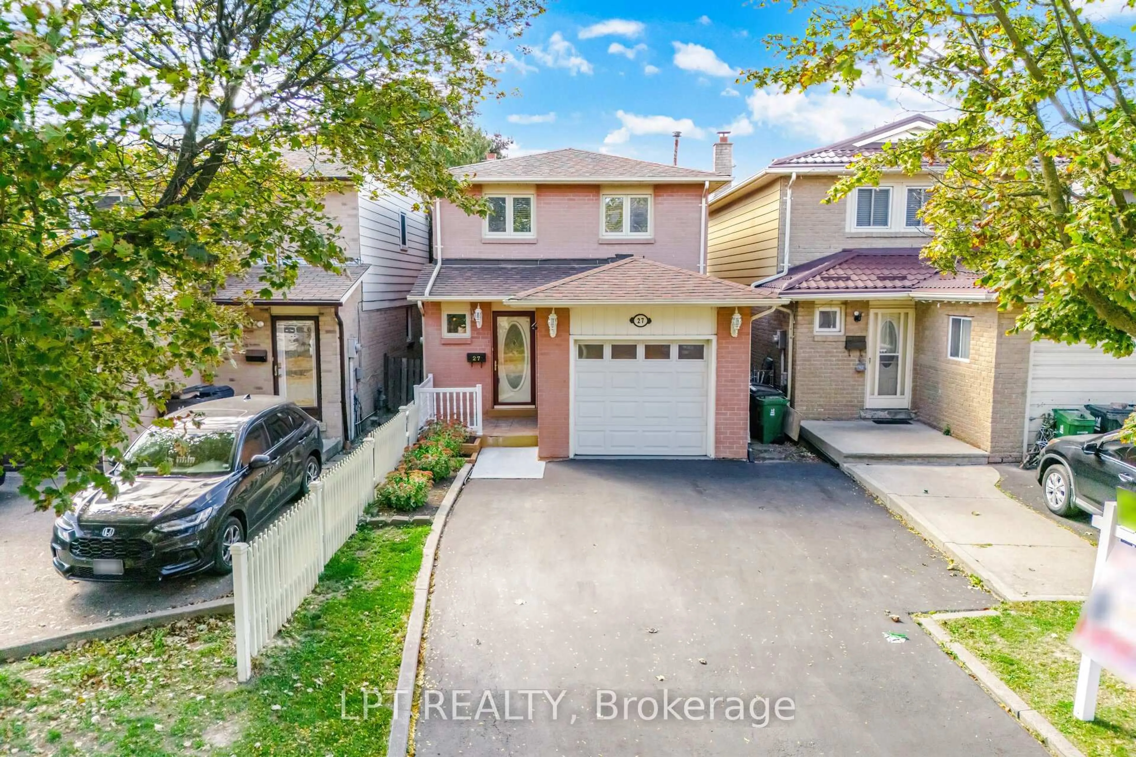 A pic from outside/outdoor area/front of a property/back of a property/a pic from drone, street for 27 Woodsview Ave, Toronto Ontario M9W 6B9