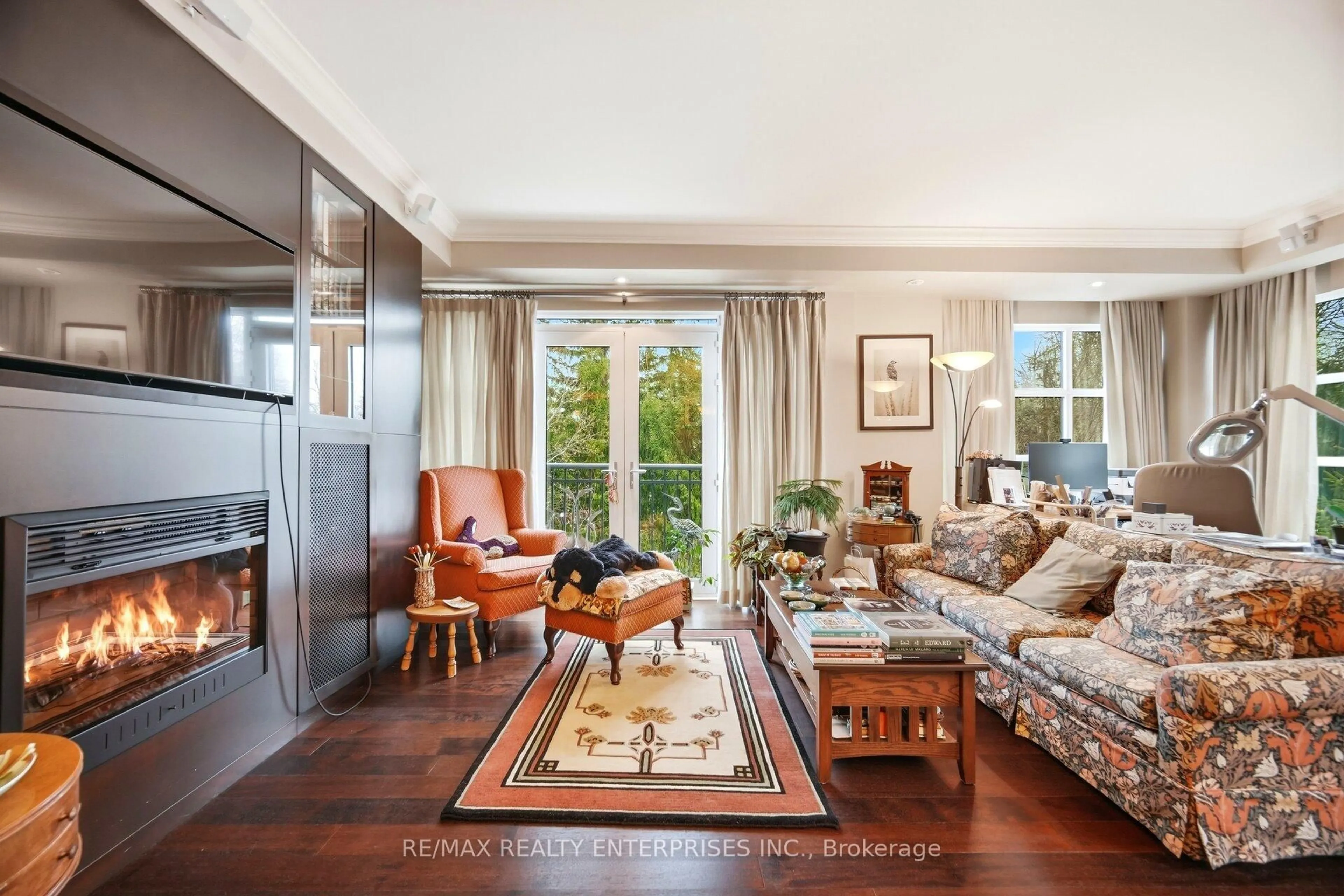 Living room with furniture, unknown for 2855 Bloor St #513, Toronto Ontario M8X 3A1