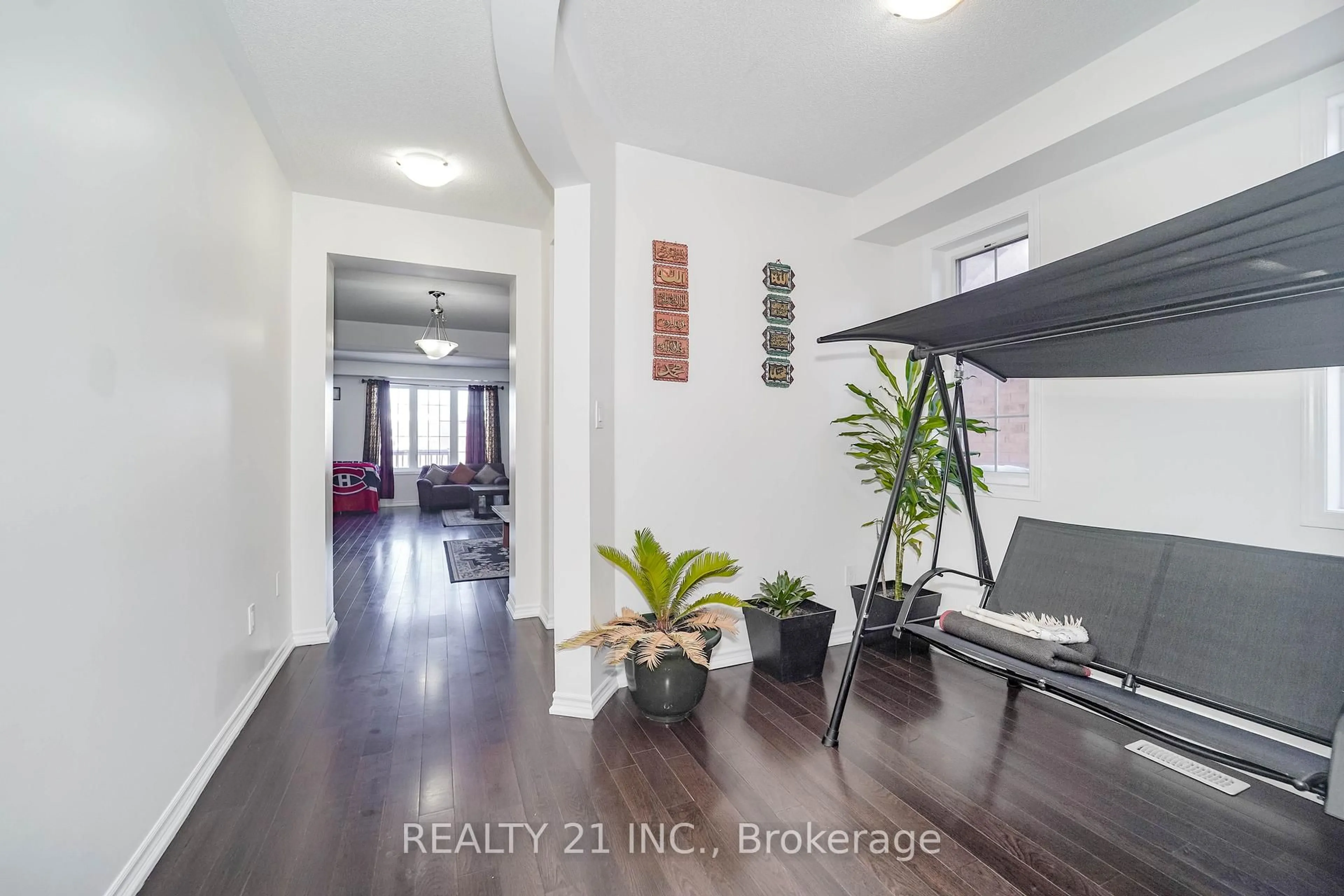 Indoor entryway for 54 Tysonville Circ, Brampton Ontario L7A 4B1