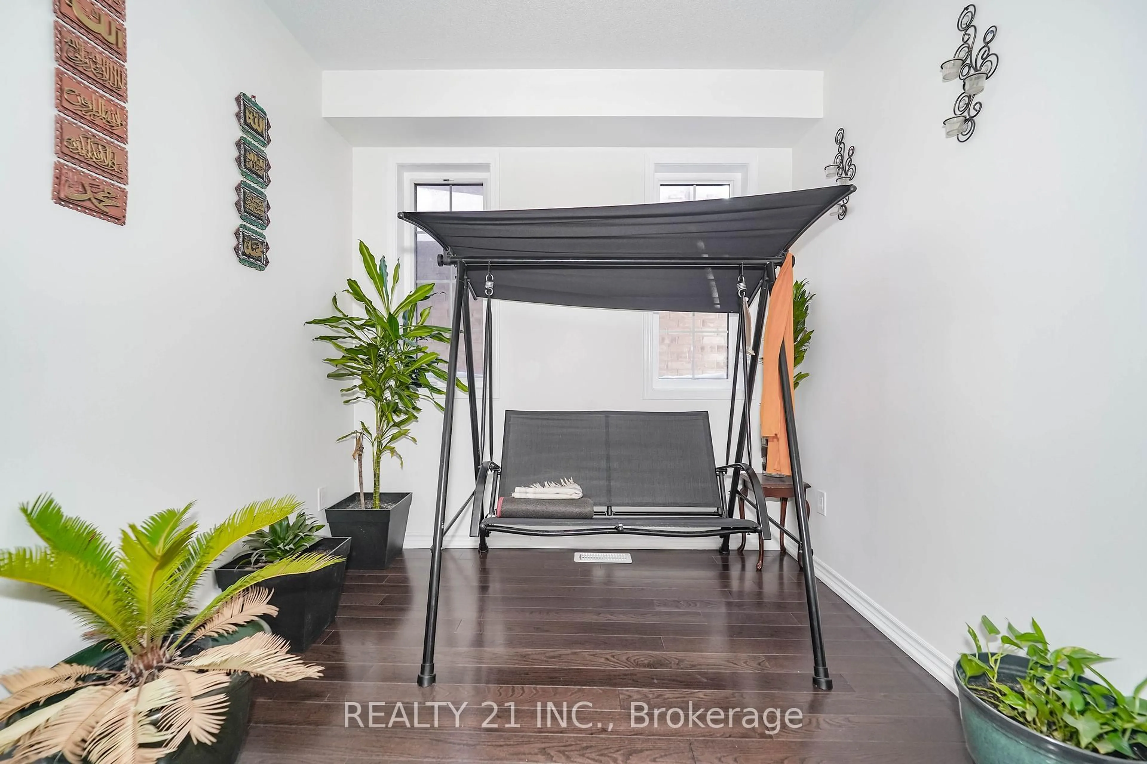 Indoor entryway for 54 Tysonville Circ, Brampton Ontario L7A 4B1