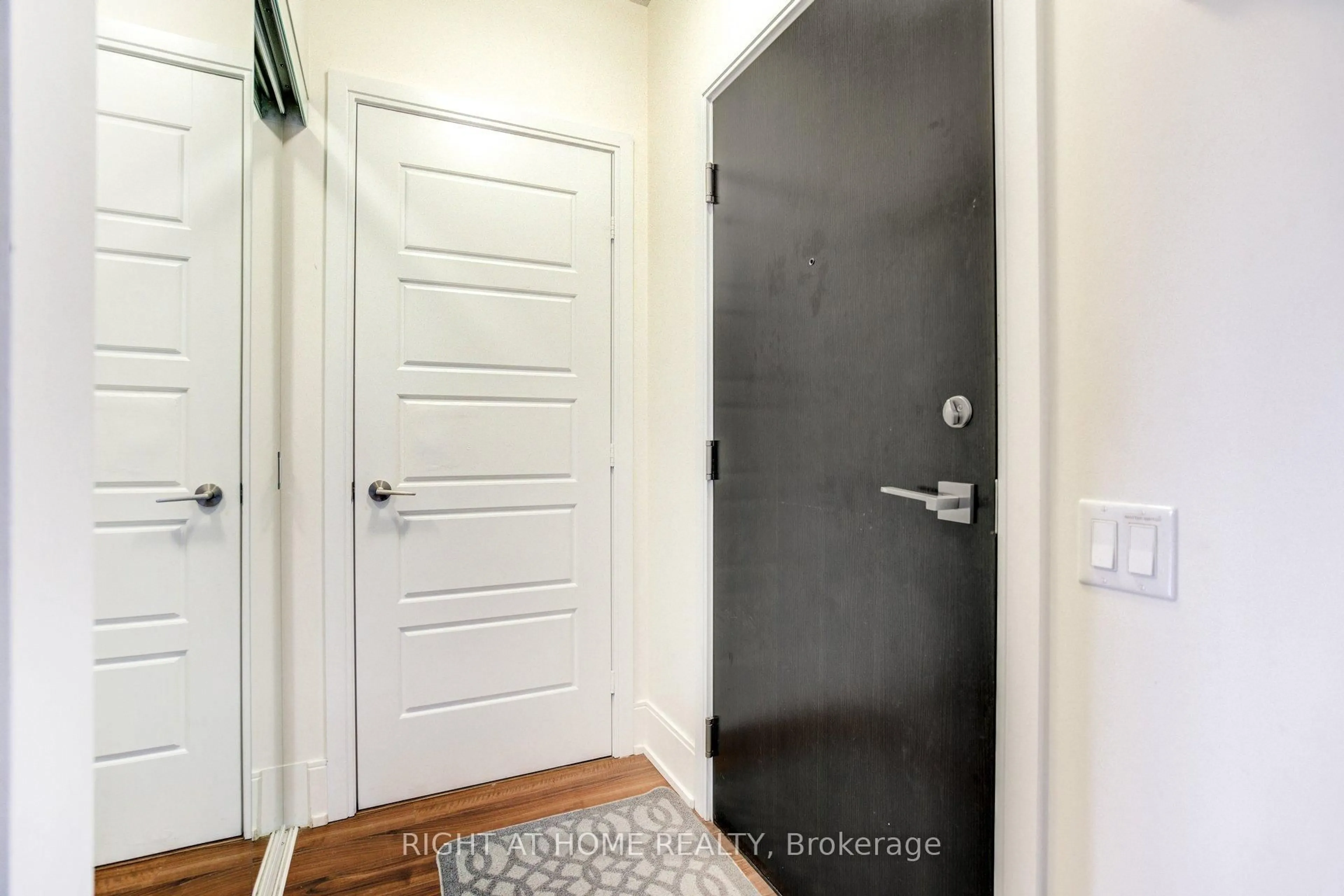 Indoor entryway for 15 Viking Lane #307, Toronto Ontario M9B 0A4