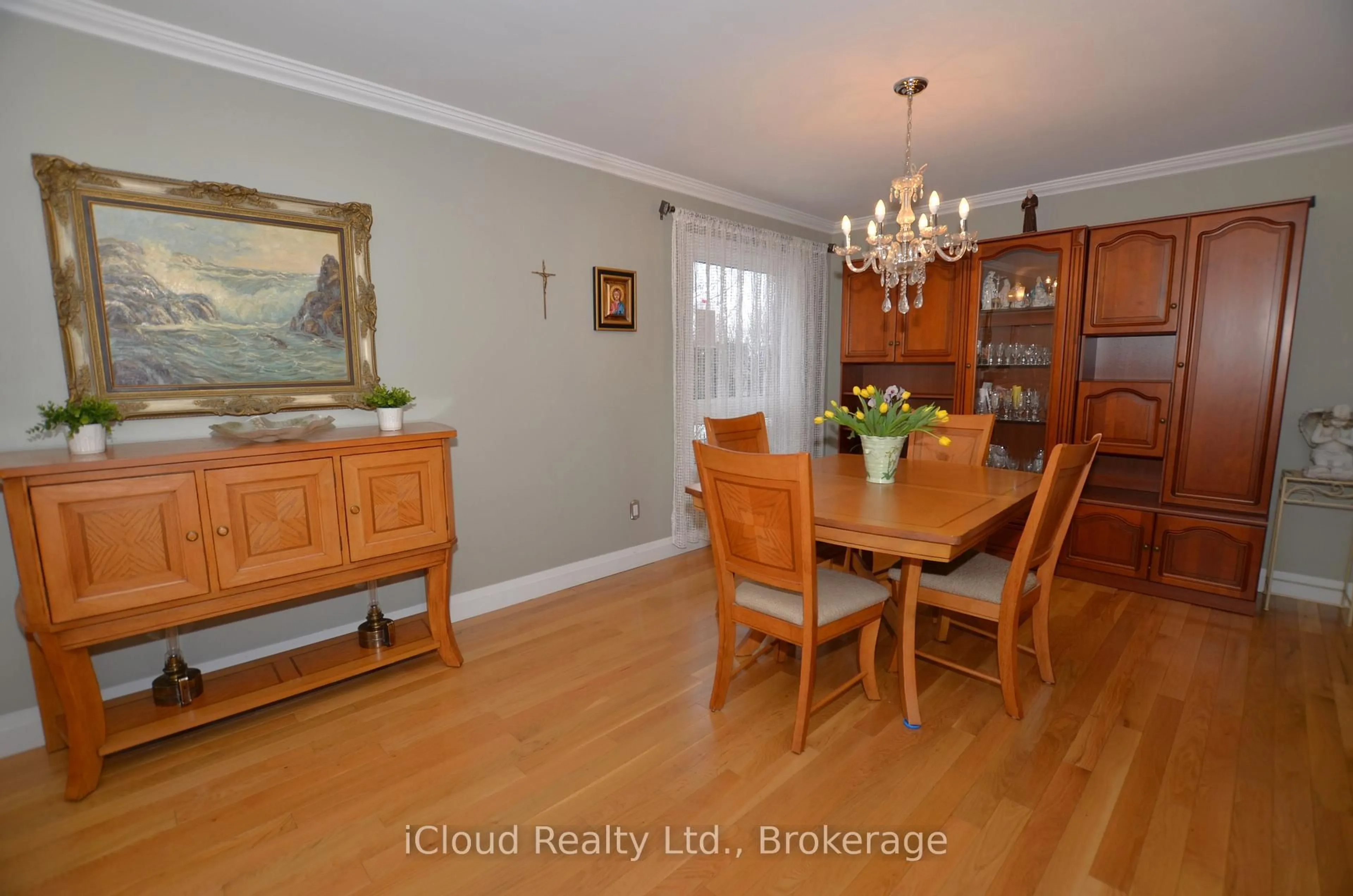 Dining room, wood/laminate floor for 6539 Tripoli Terr, Mississauga Ontario L5N 4L1