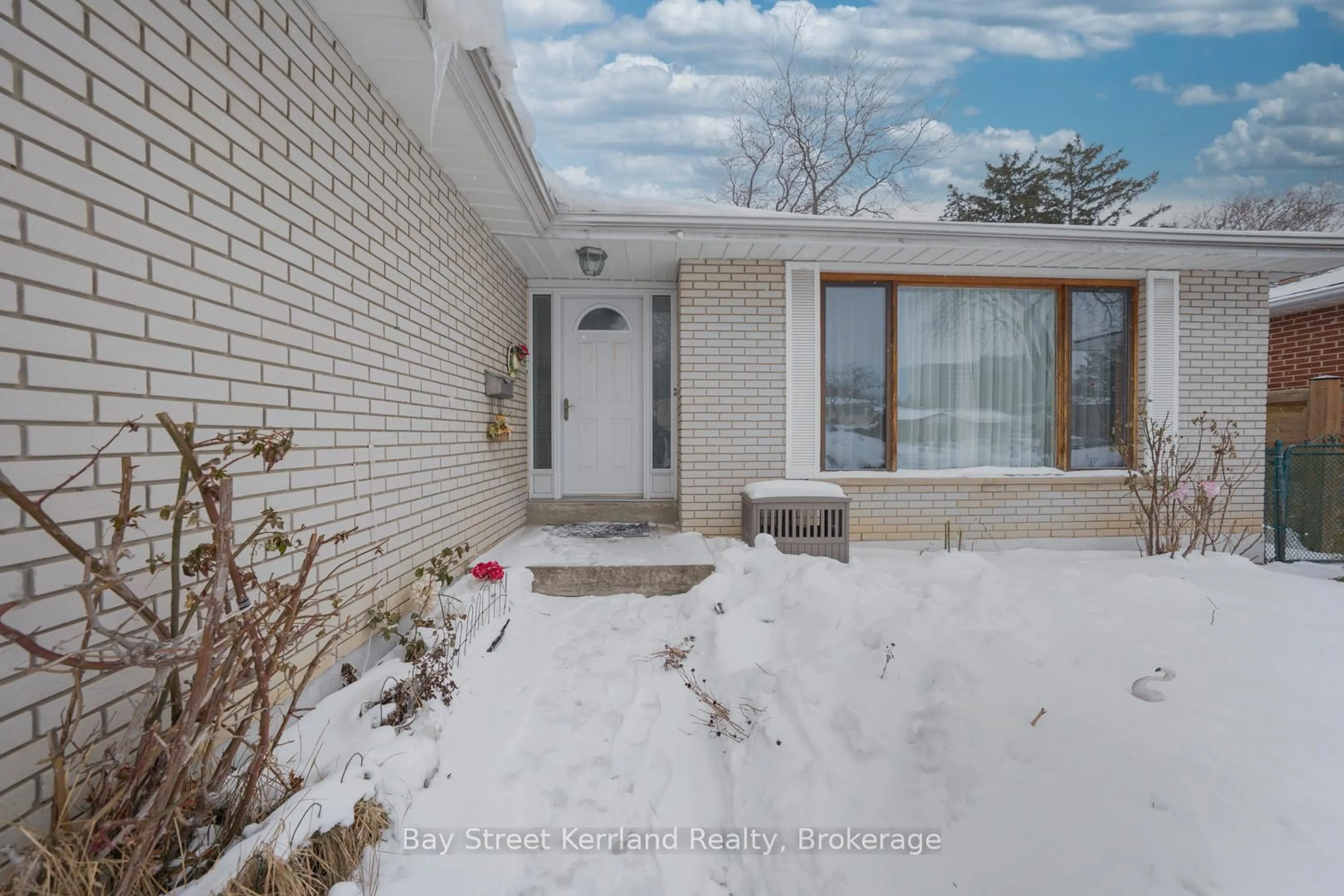 Home with brick exterior material, street for 2393 SPEYSIDE Dr, Mississauga Ontario L5K 1X5