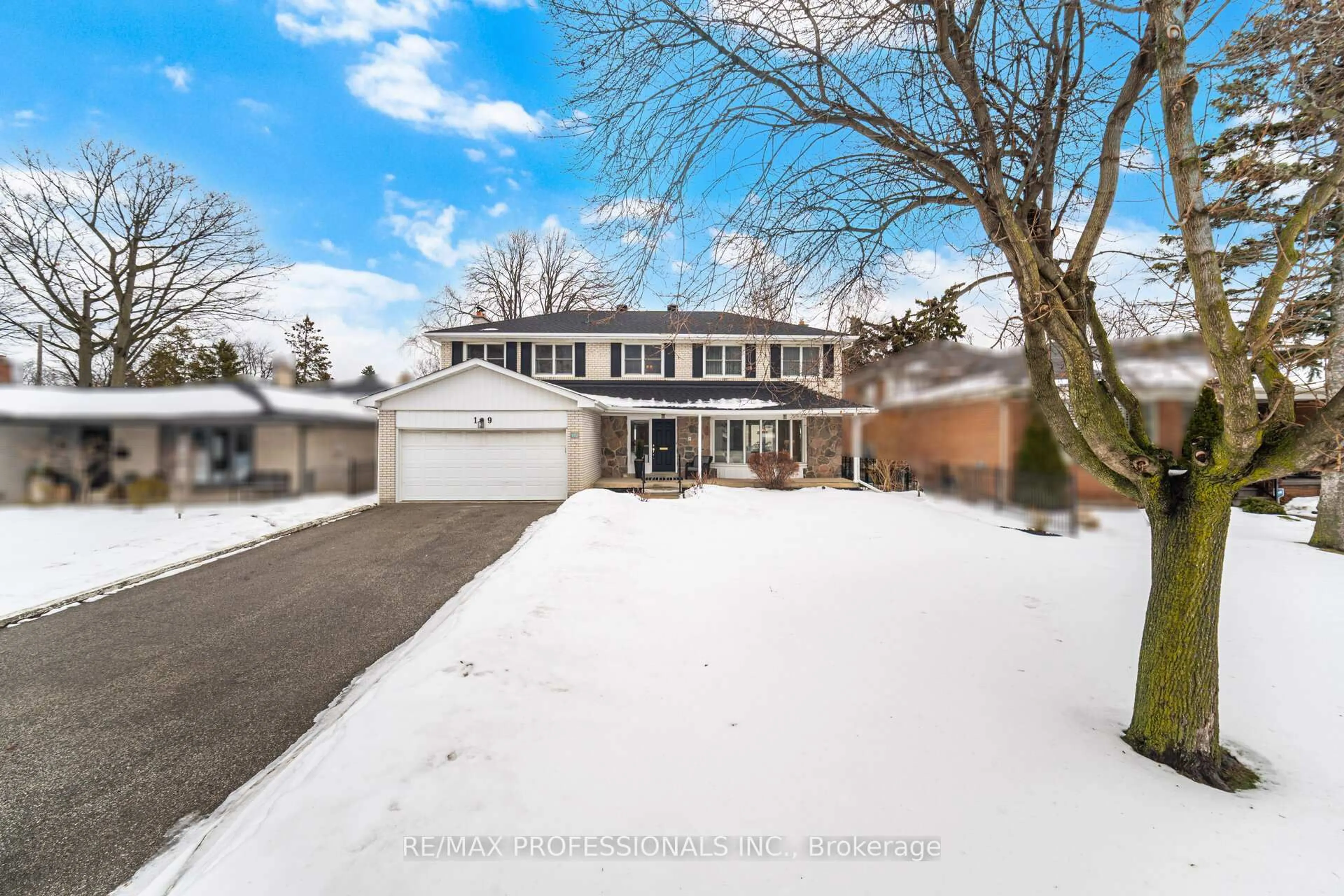 A pic from outside/outdoor area/front of a property/back of a property/a pic from drone, street for 19 Cherry Post Cres, Toronto Ontario M9C 2J9