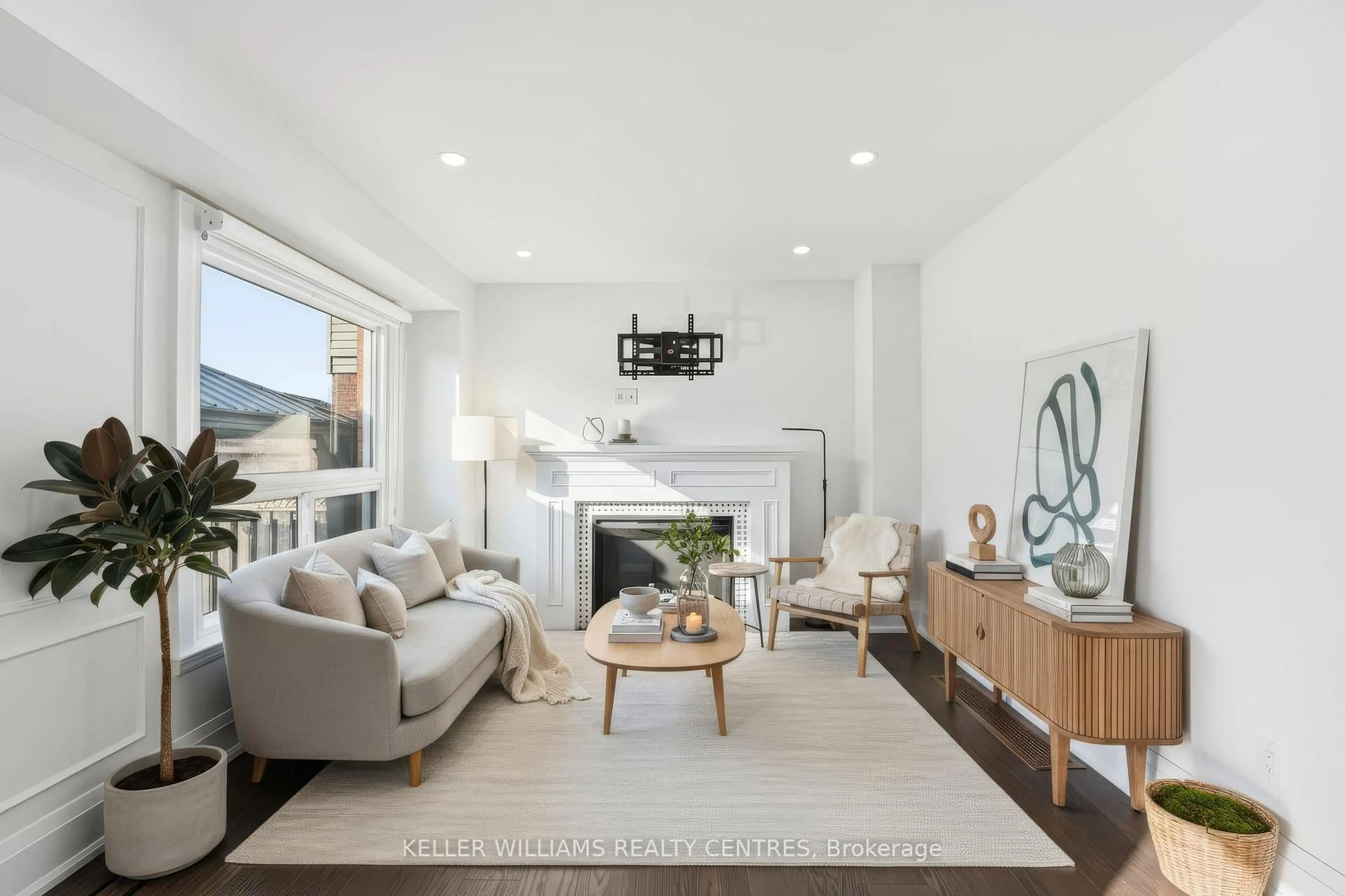 Living room with furniture, unknown for 16 Stalbridge Ave, Brampton Ontario L6Y 4H1