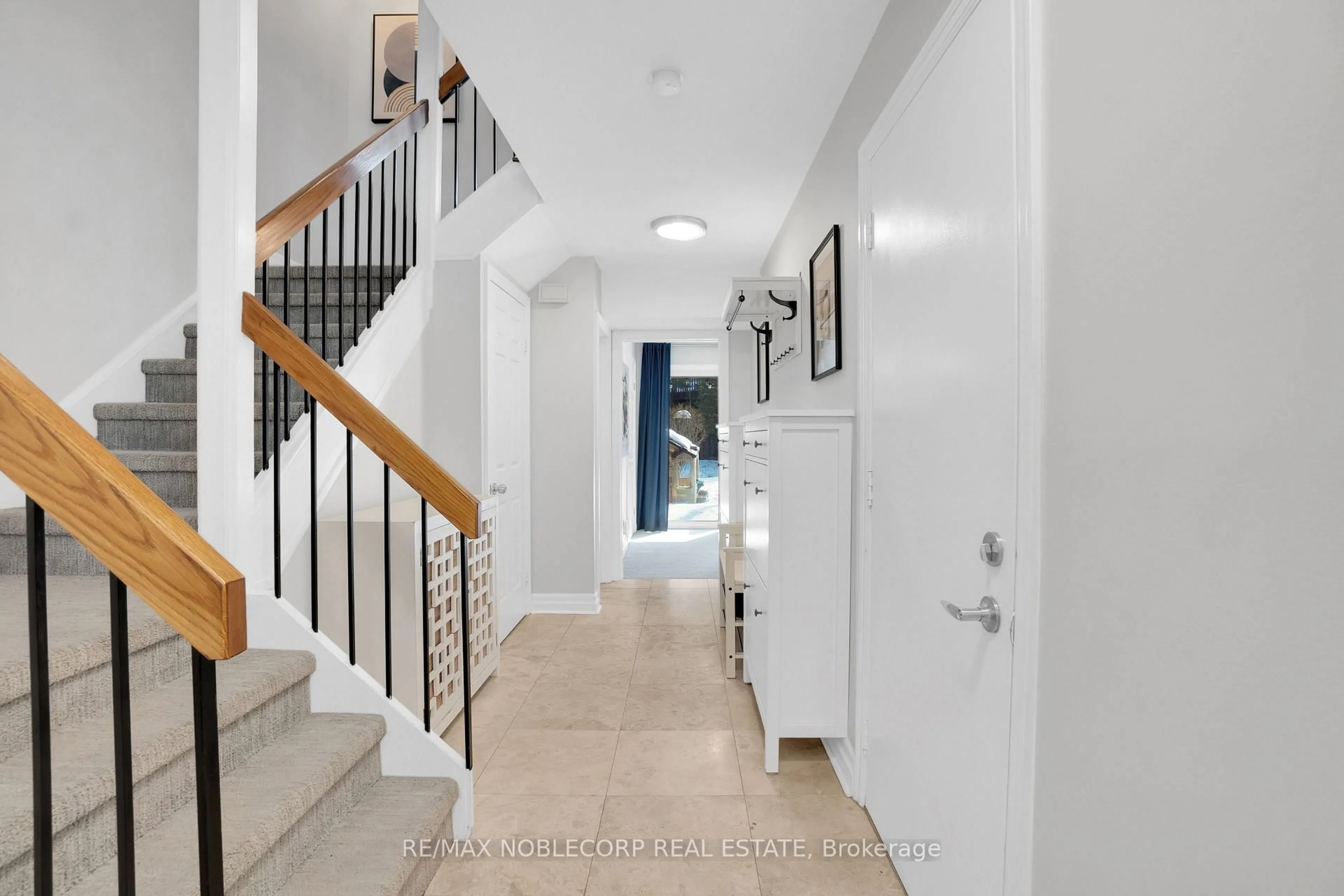 Indoor entryway for 1080 Walden Circ #52, Mississauga Ontario L5J 4J9