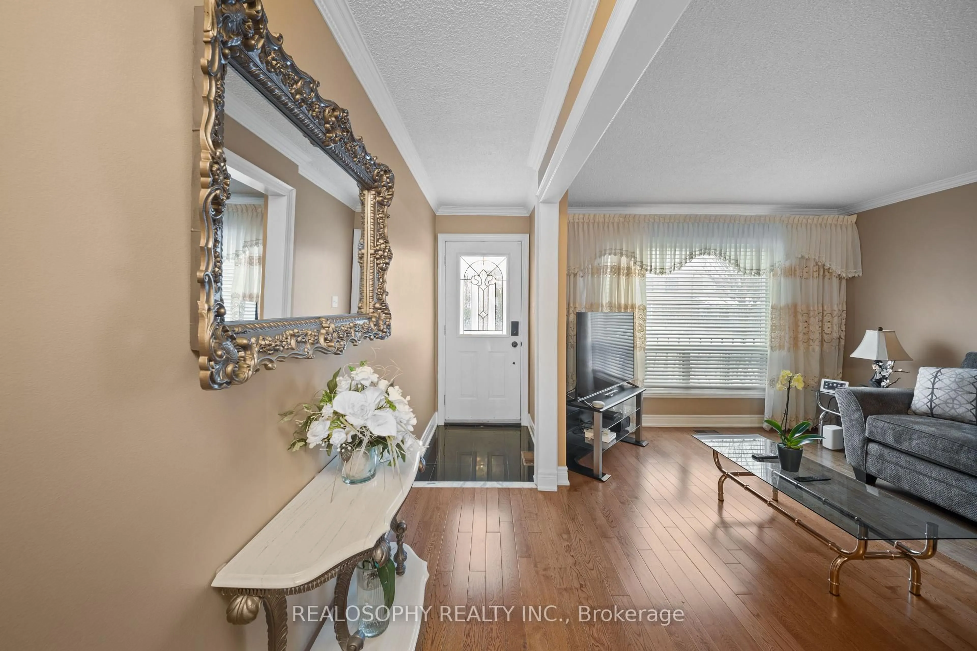 Indoor entryway for 66 Primrose Ave, Toronto Ontario M6H 3V3
