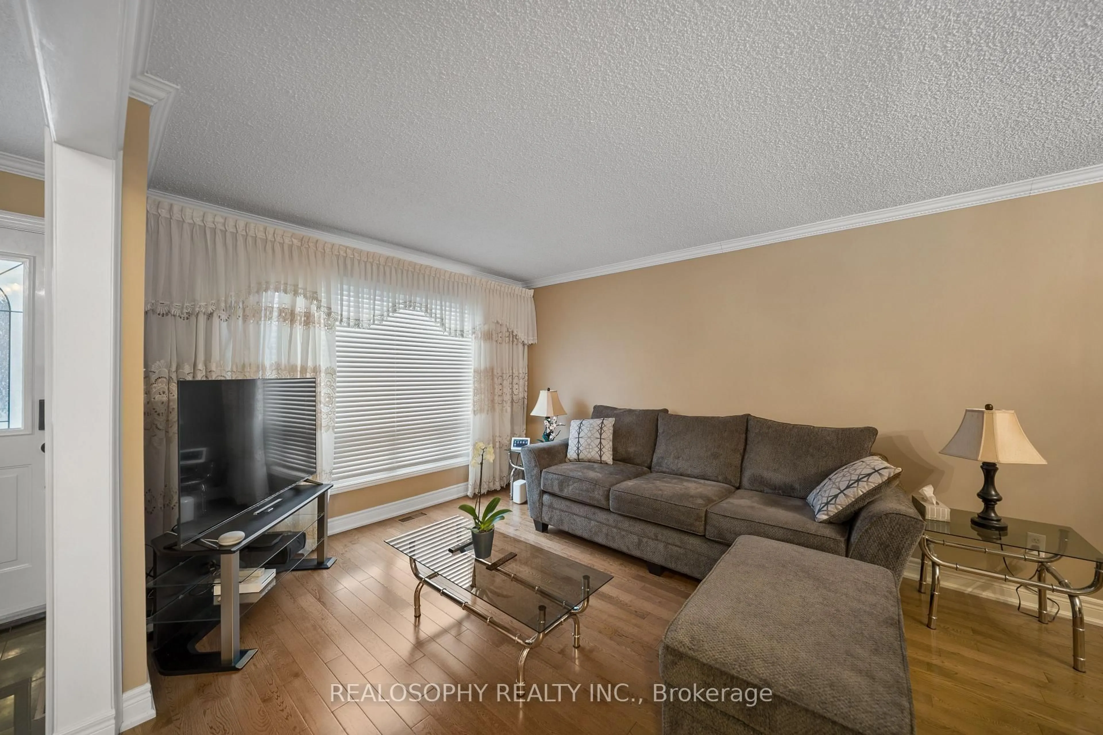 Living room with furniture, wood/laminate floor for 66 Primrose Ave, Toronto Ontario M6H 3V3