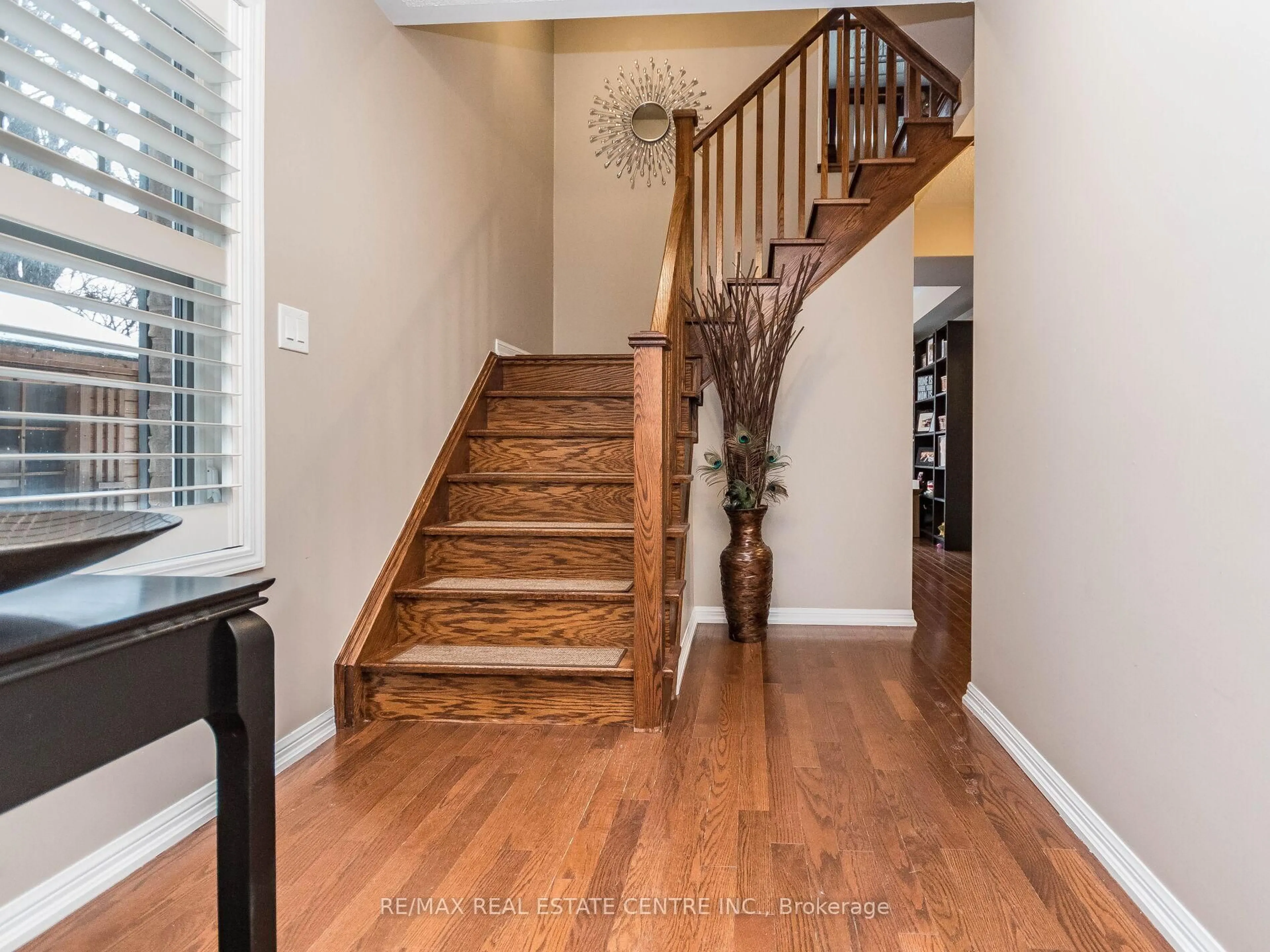 Indoor entryway for 28 Colonel Frank Ching Cres, Brampton Ontario L6Y 5W5