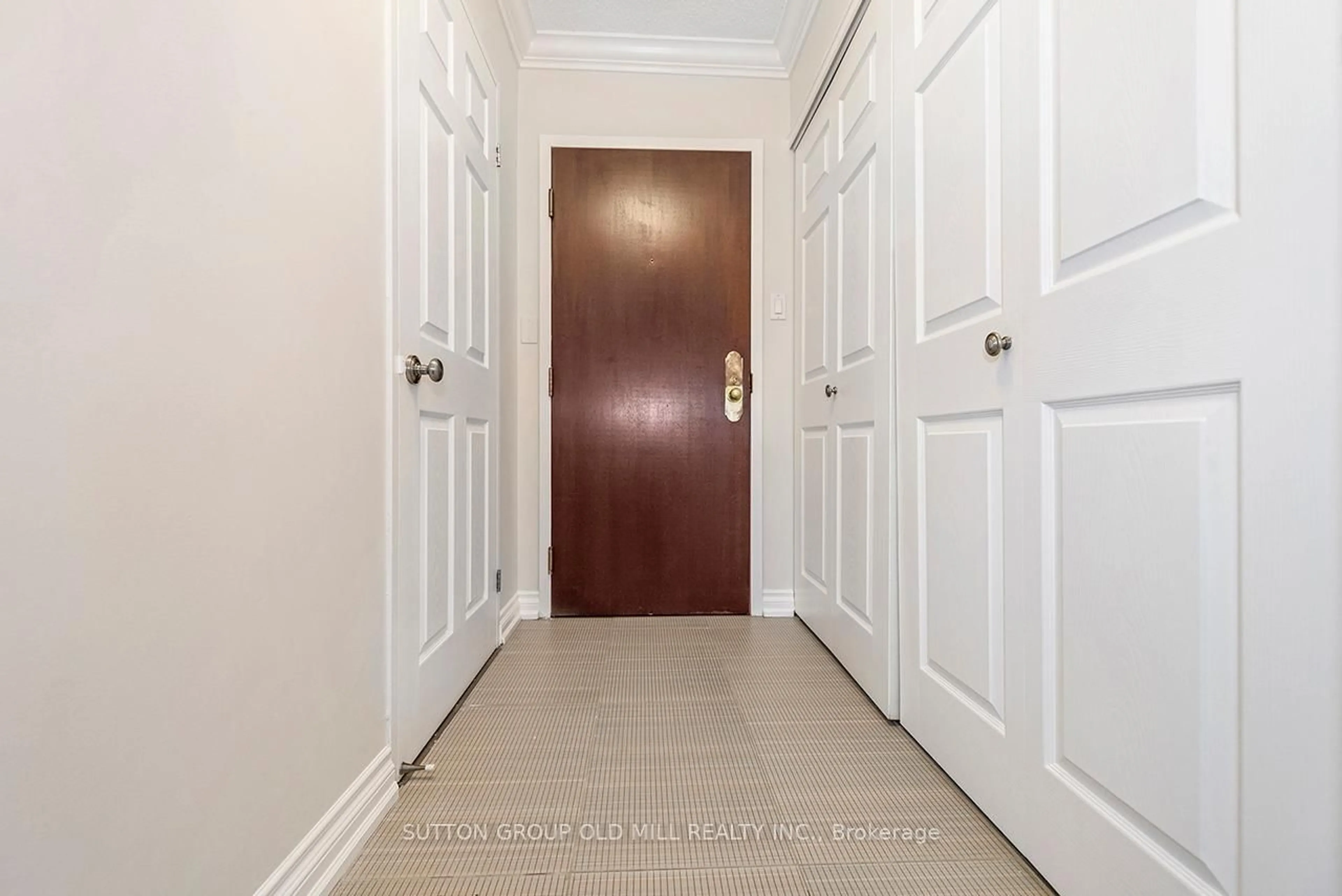Indoor entryway for 1300 Islington Ave #2806, Toronto Ontario M9A 5C4
