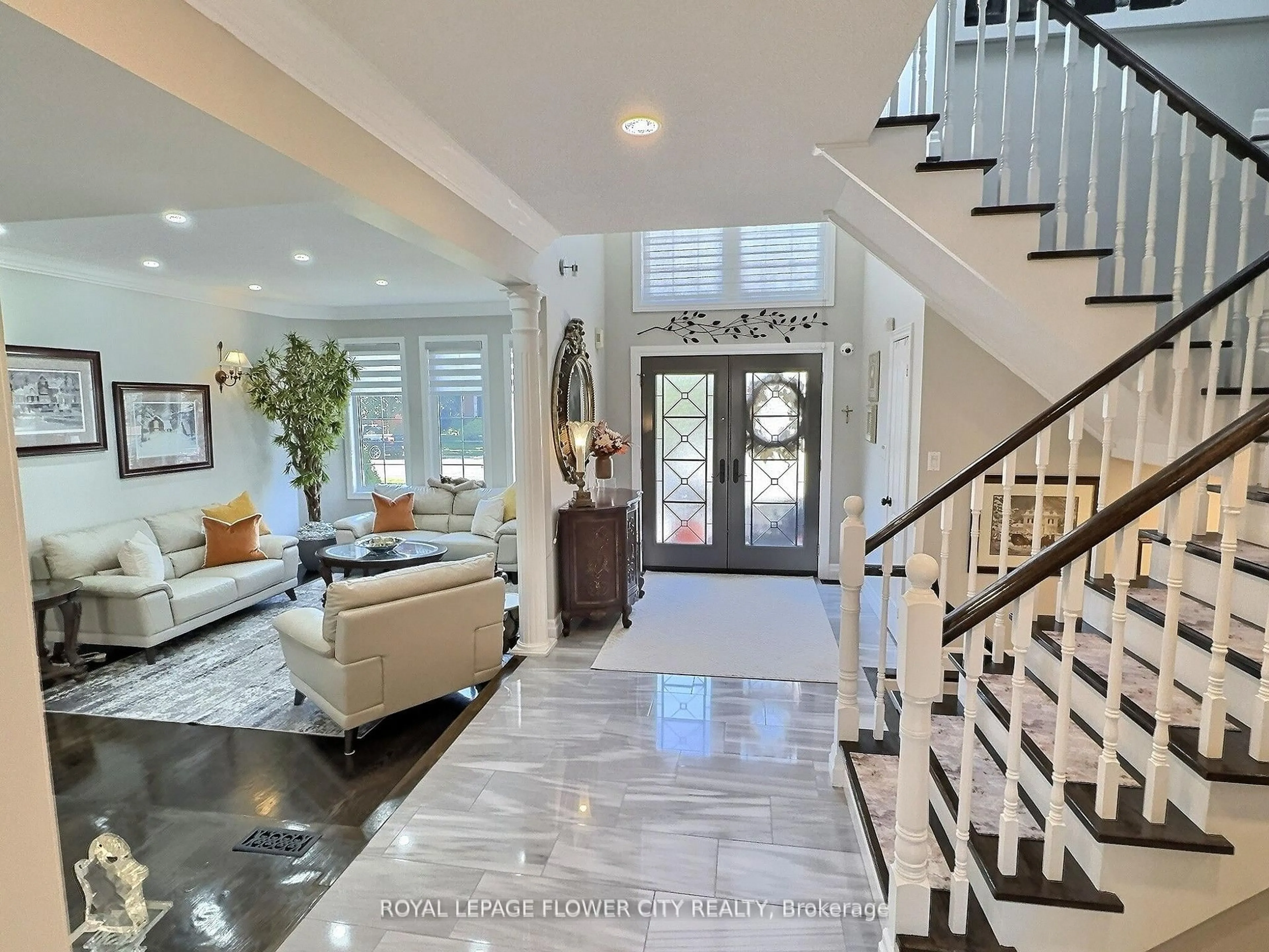 Indoor entryway for 70 Colonel Bertram Rd, Brampton Ontario L6Z 4T6