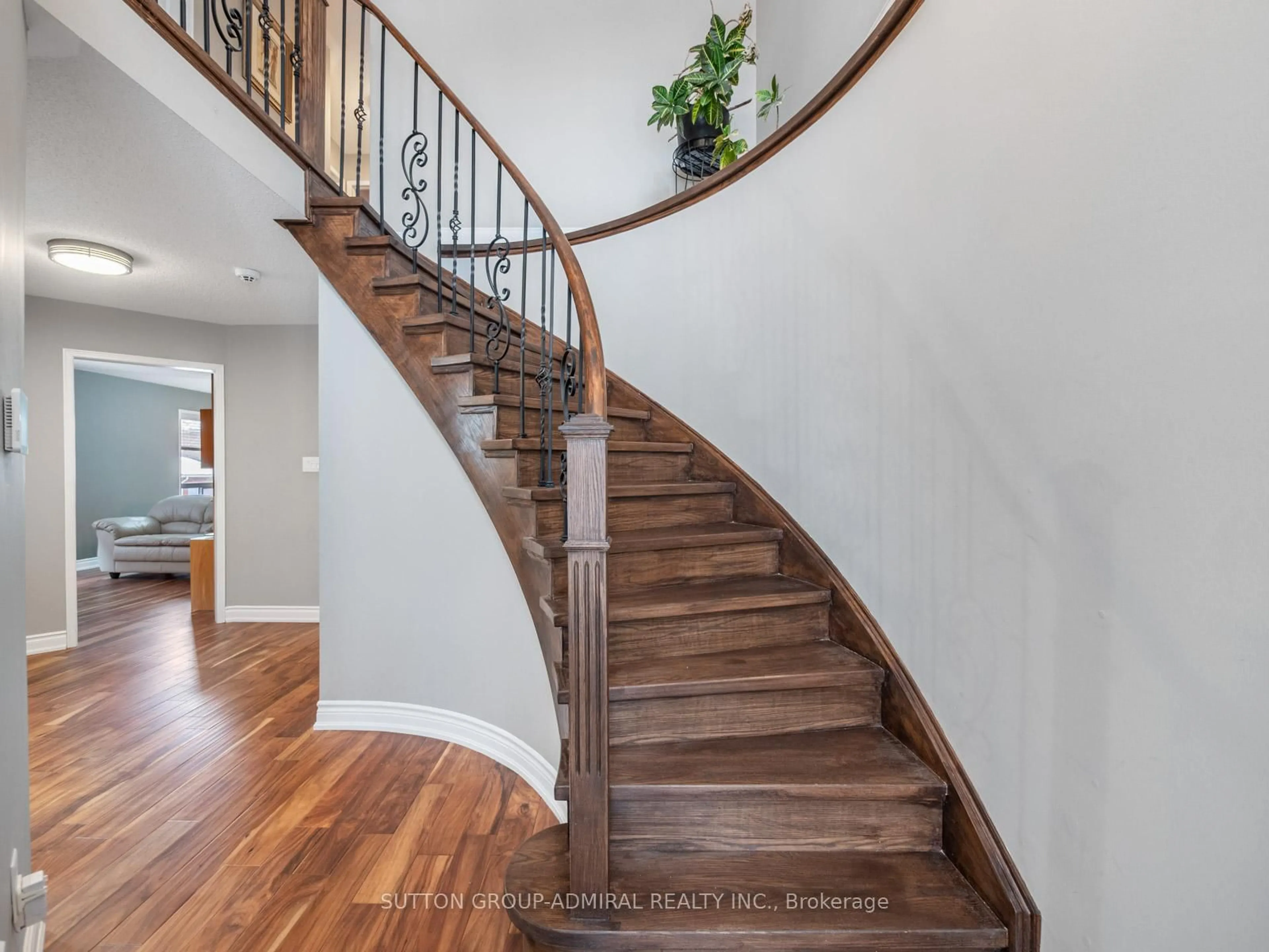 Stairs for 82 Belmont Blvd, Halton Hills Ontario L7G 6E7