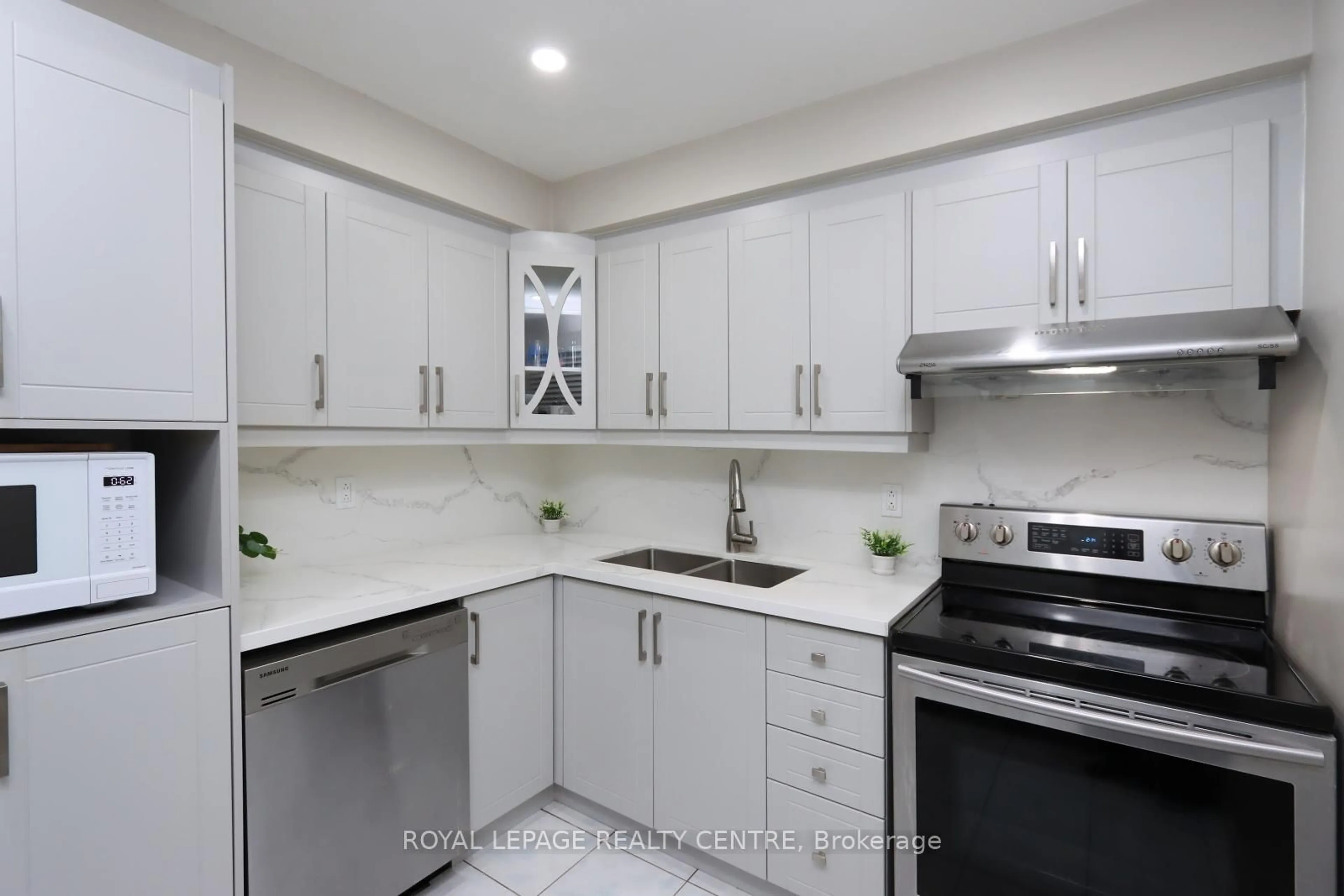 Standard kitchen, ceramic/tile floor for 444 Silverstone Dr #11, Toronto Ontario M9V 3K8