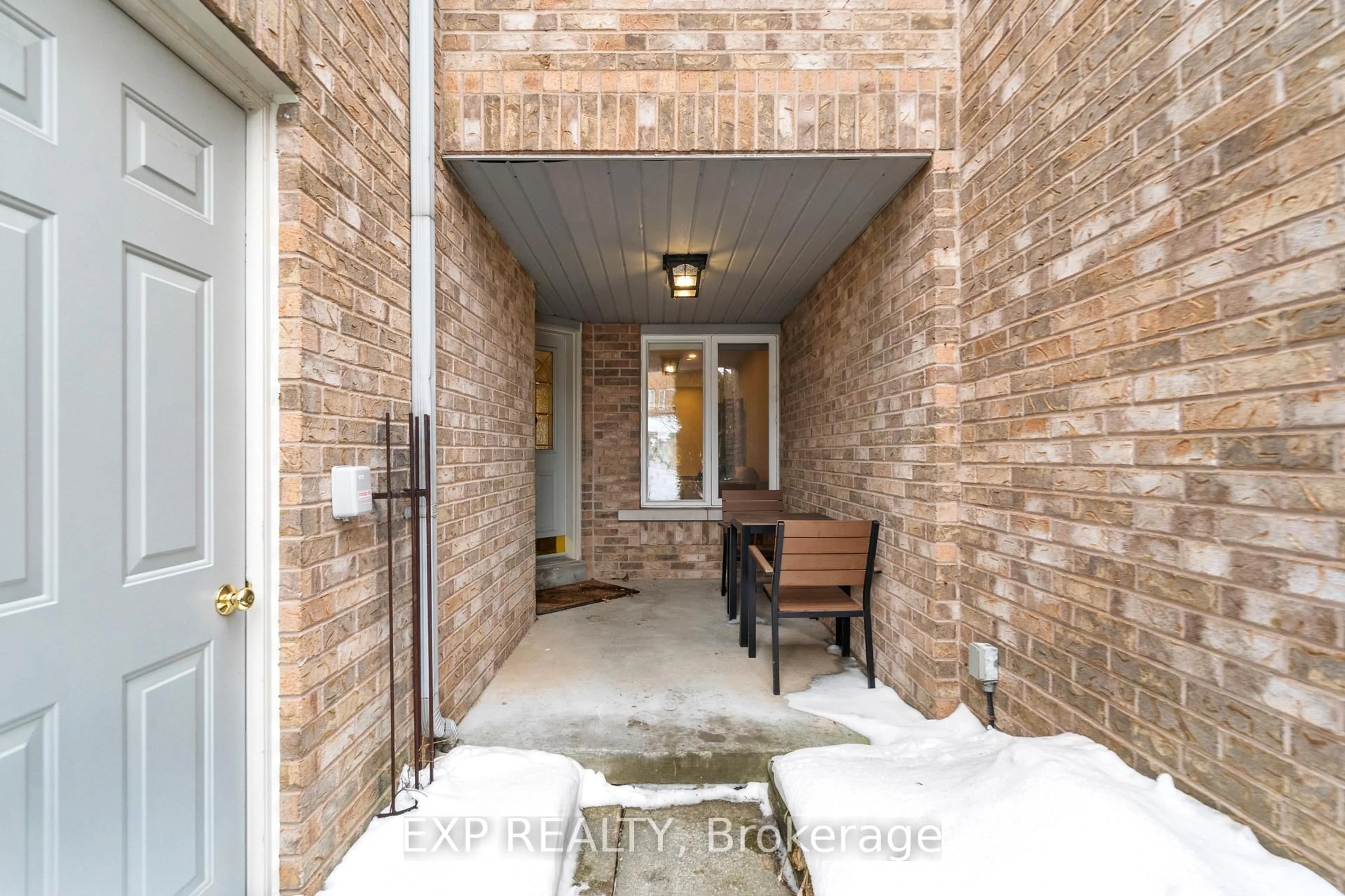 Indoor entryway for 2555 Thomas St #70, Mississauga Ontario L5M 5P6