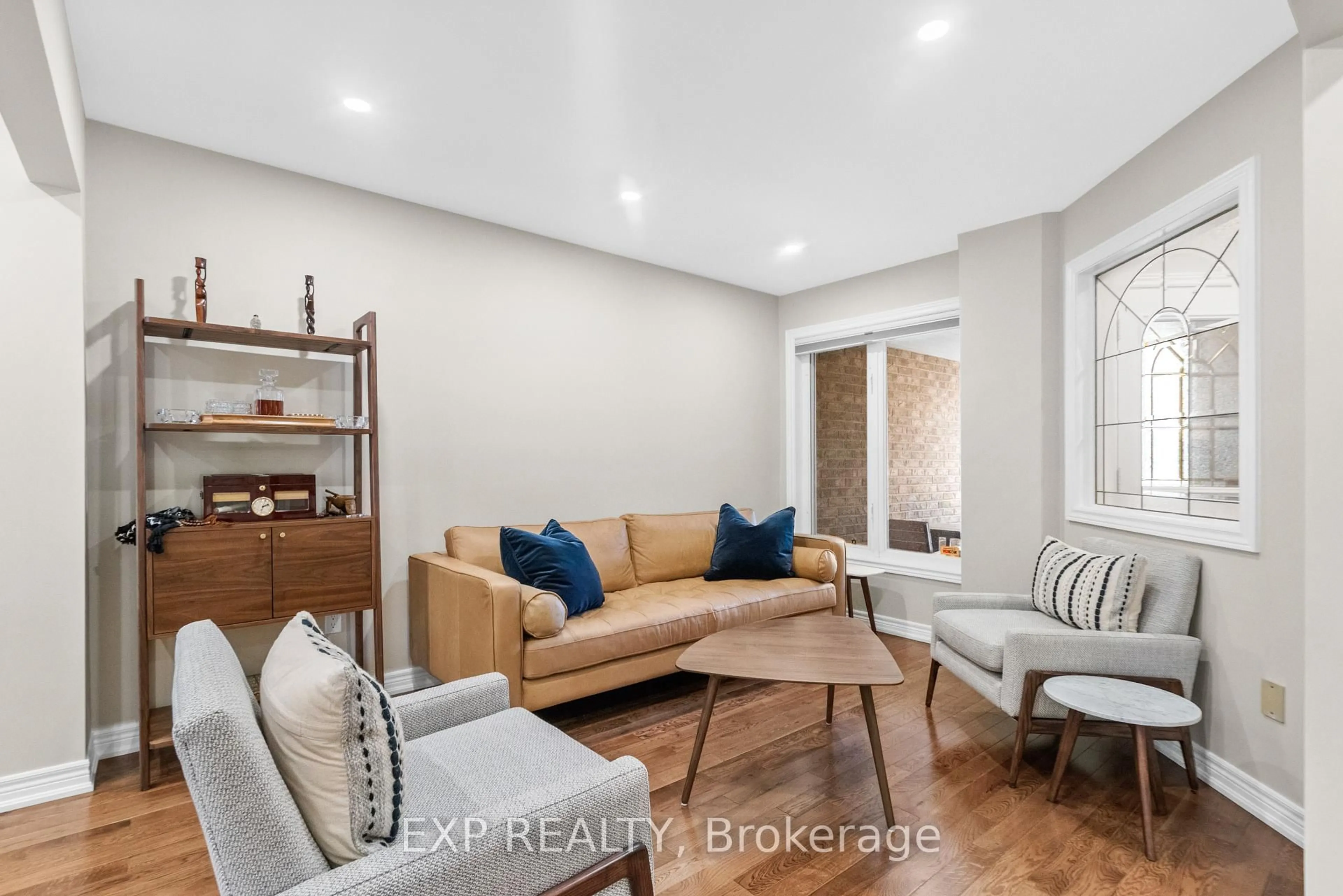 Living room with furniture, unknown for 2555 Thomas St #70, Mississauga Ontario L5M 5P6