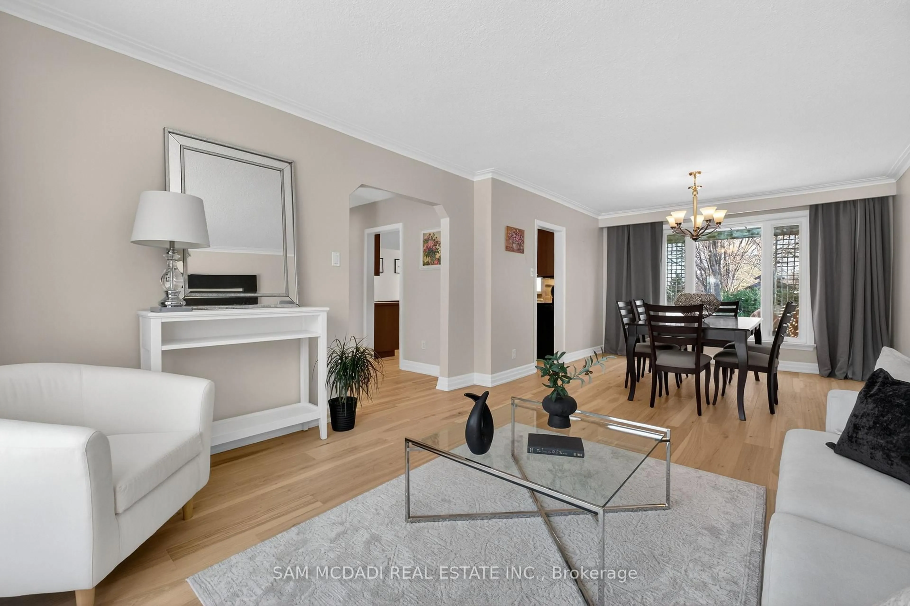 Living room with furniture, unknown for 1655 Springwell Ave, Mississauga Ontario L5J 3J1