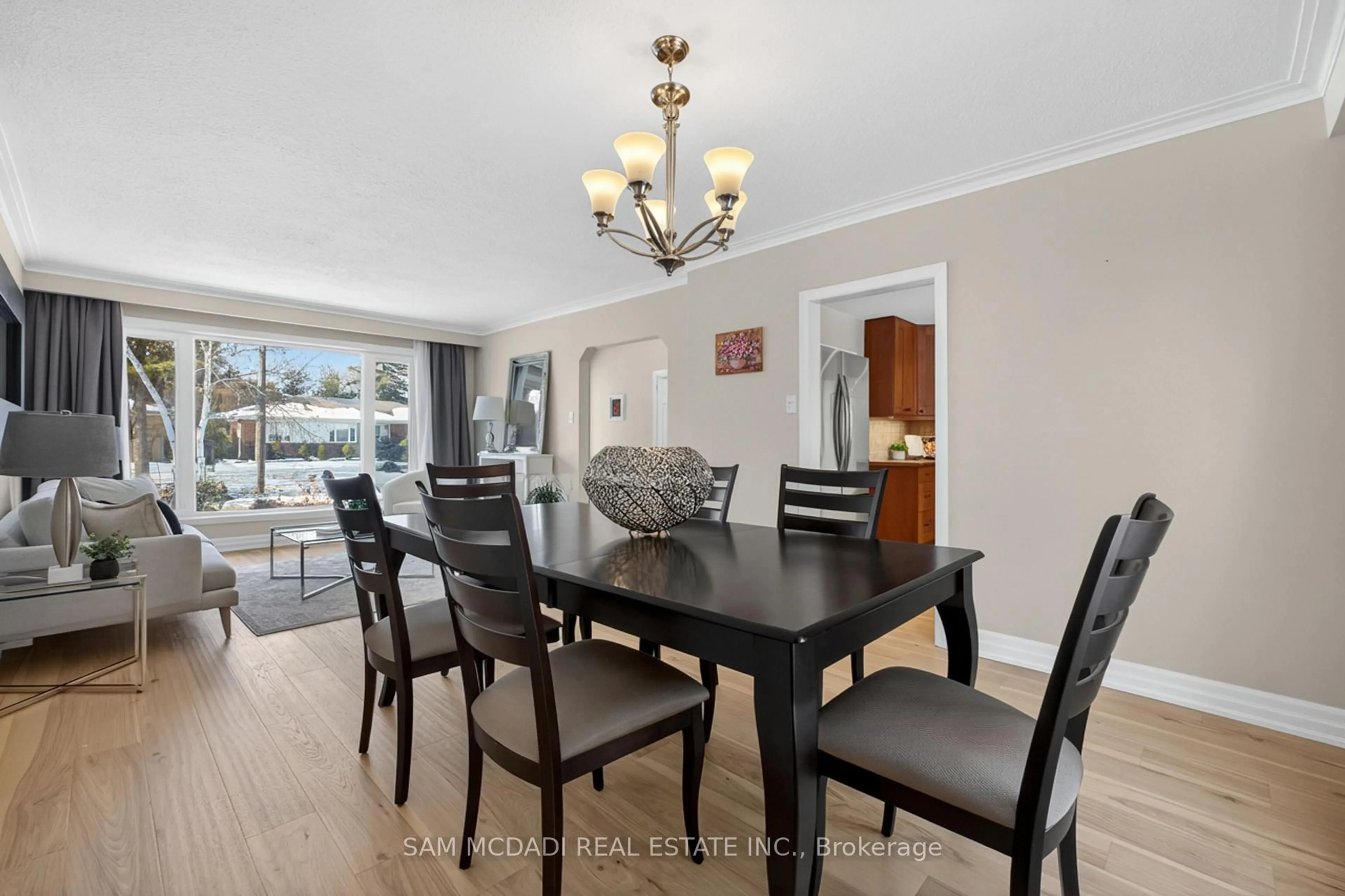 Dining room, wood/laminate floor for 1655 Springwell Ave, Mississauga Ontario L5J 3J1