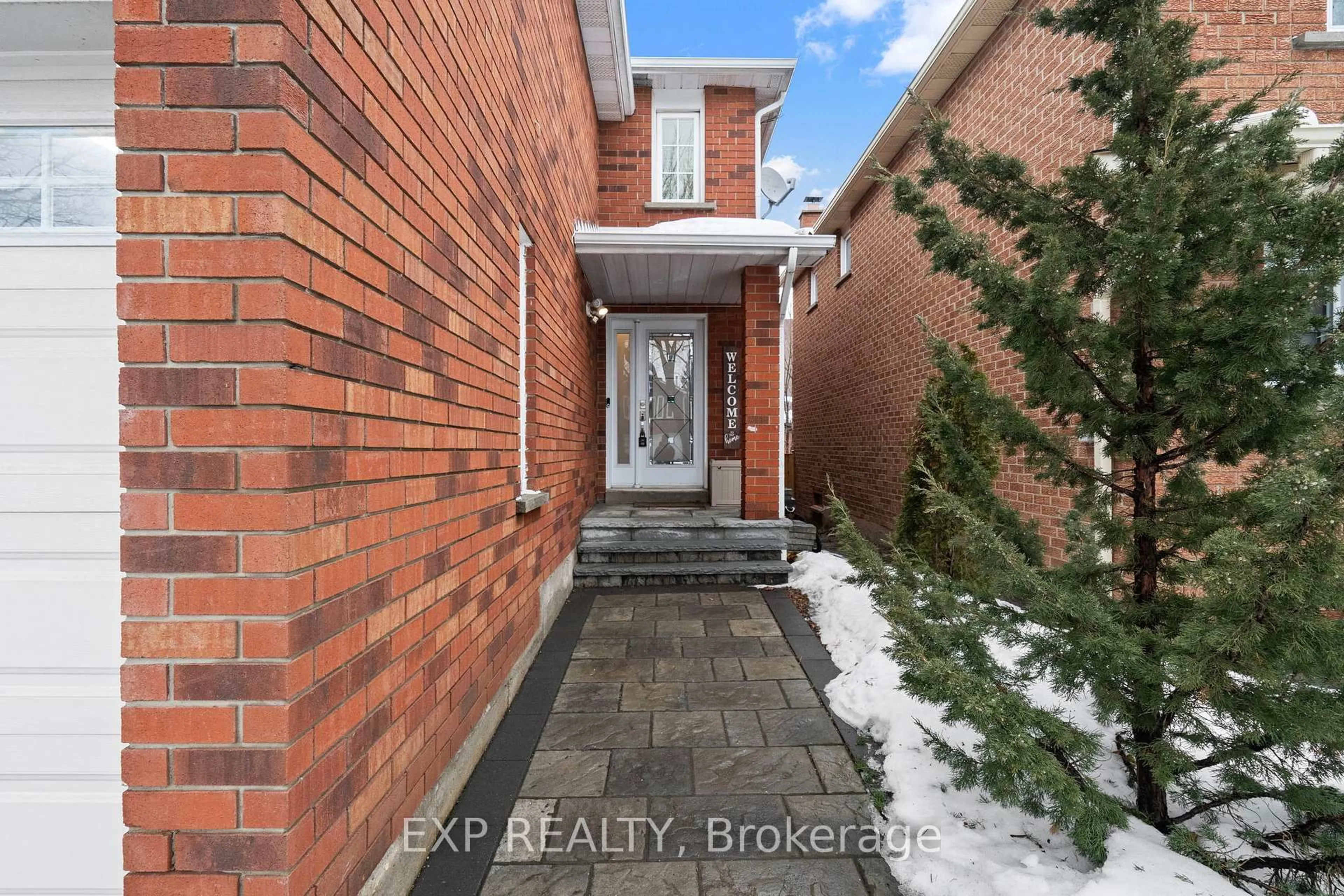 Indoor entryway for 3005 Olympus Mews, Mississauga Ontario L5N 4V5