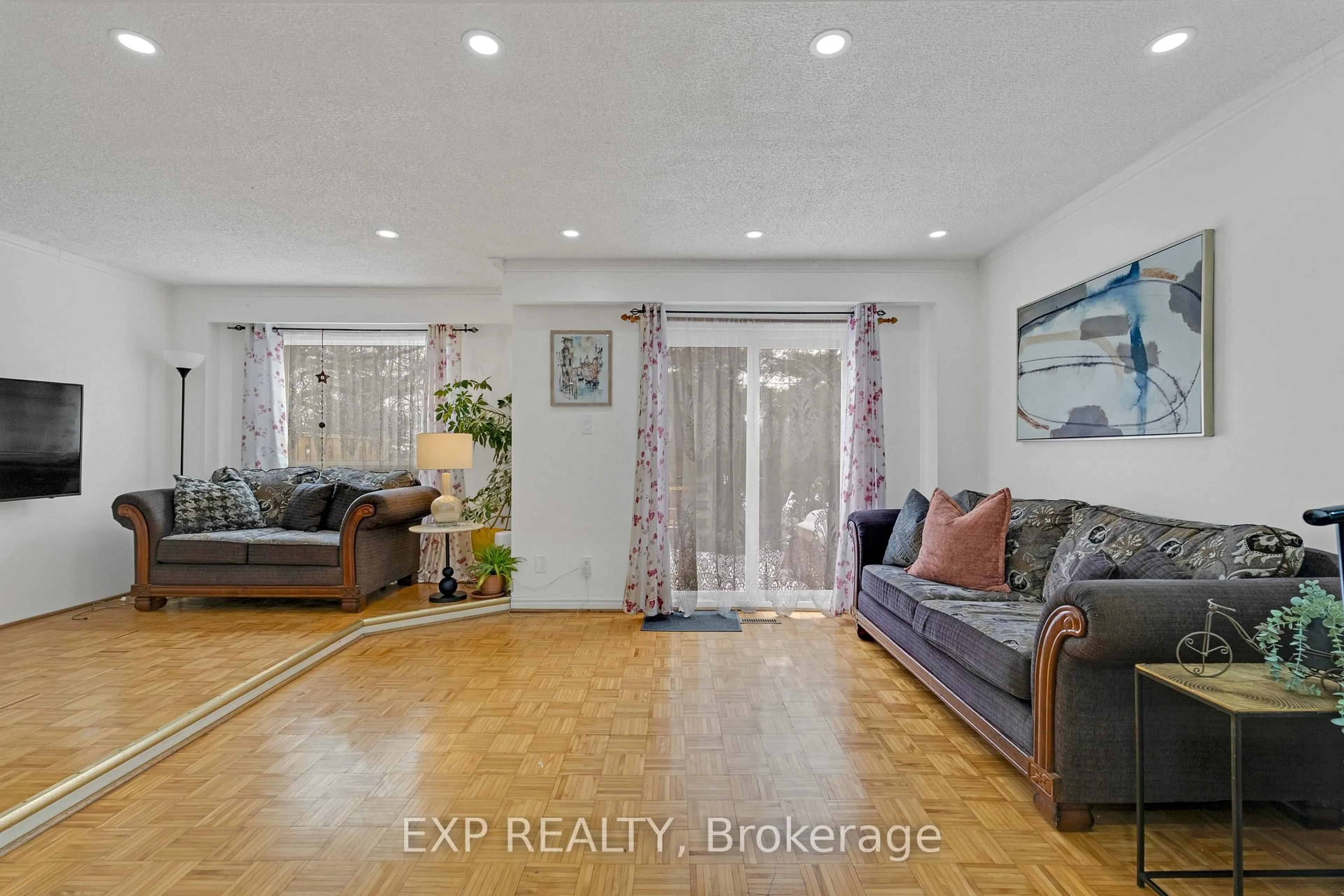 Living room with furniture, unknown for 1180 Mississauga Valley Blvd #4, Mississauga Ontario L5A 3M9