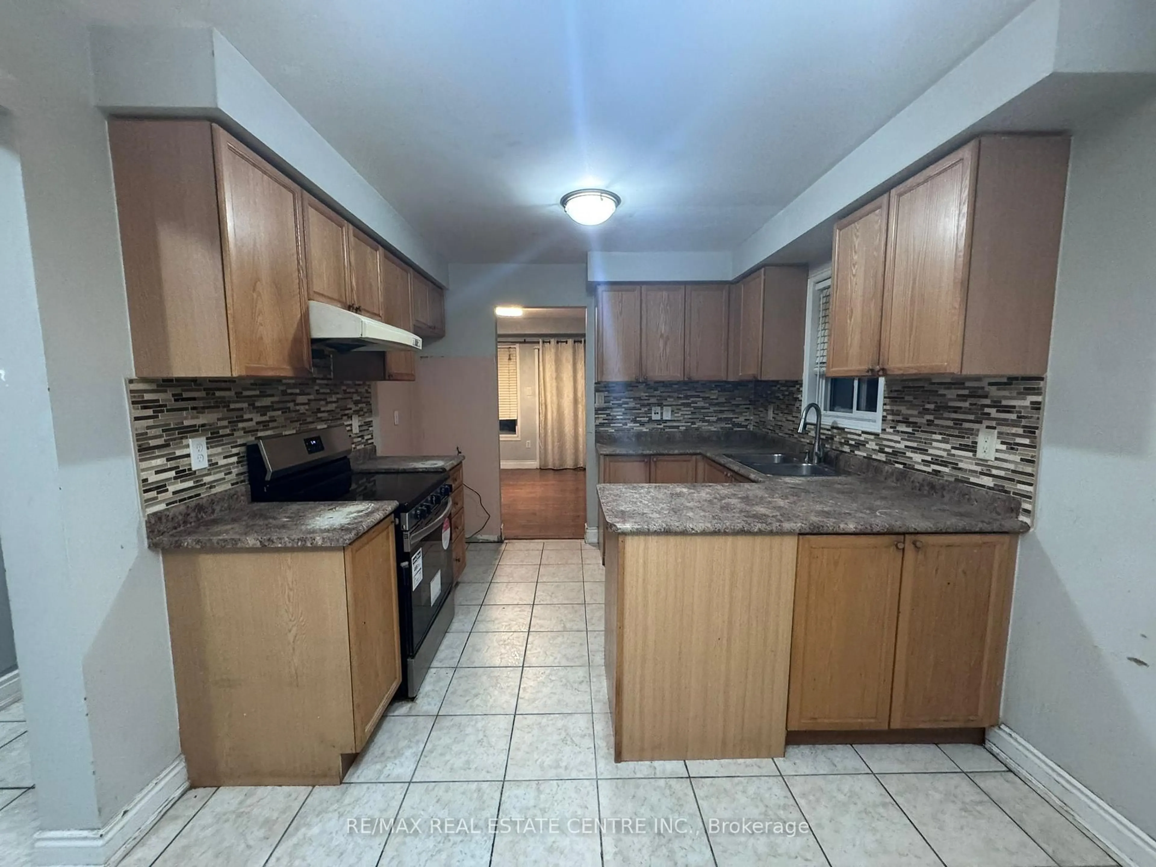 Standard kitchen, ceramic/tile floor for 23 Lonestar Cres, Brampton Ontario L7A 2H9
