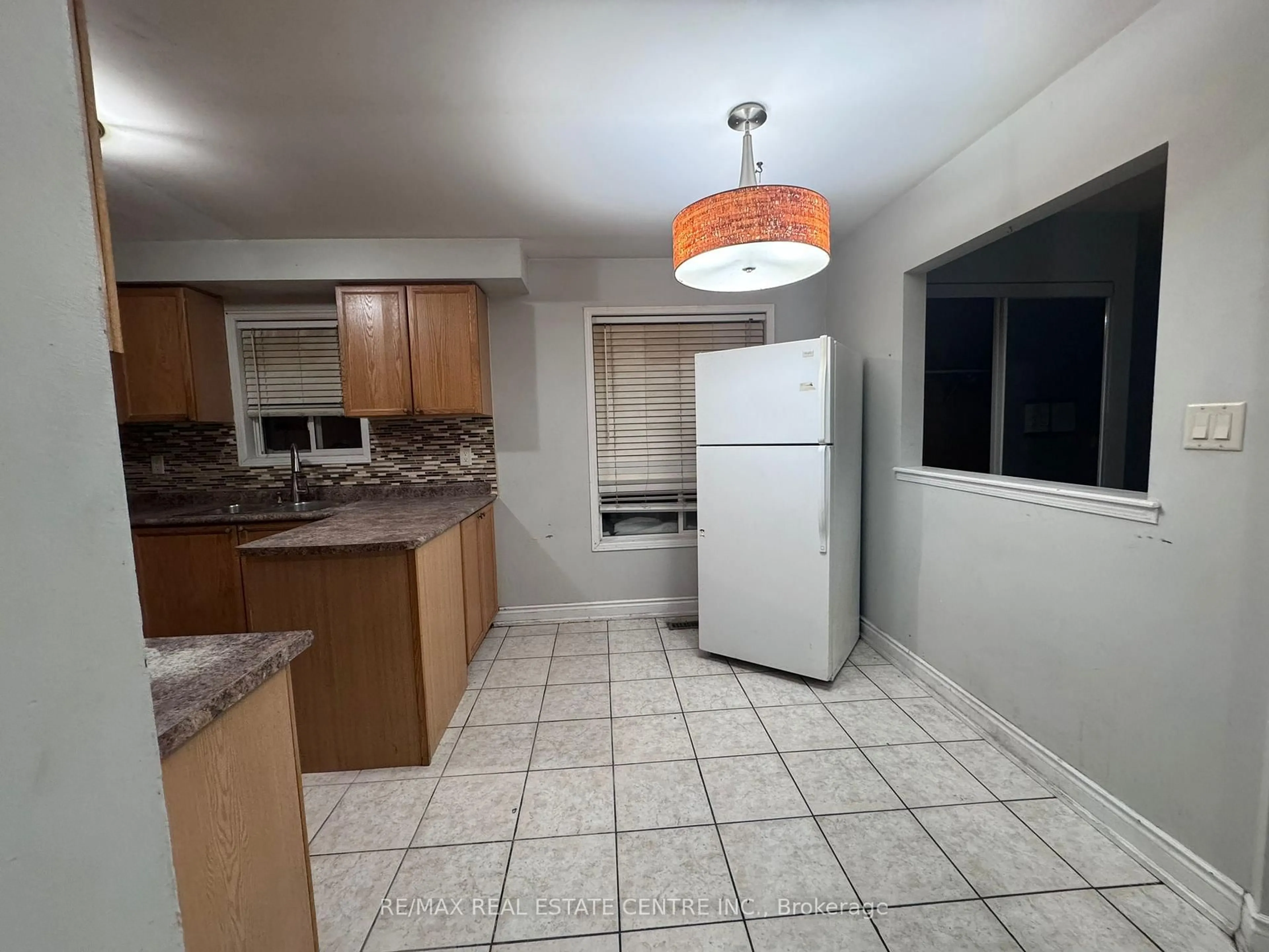 Standard kitchen, ceramic/tile floor for 23 Lonestar Cres, Brampton Ontario L7A 2H9