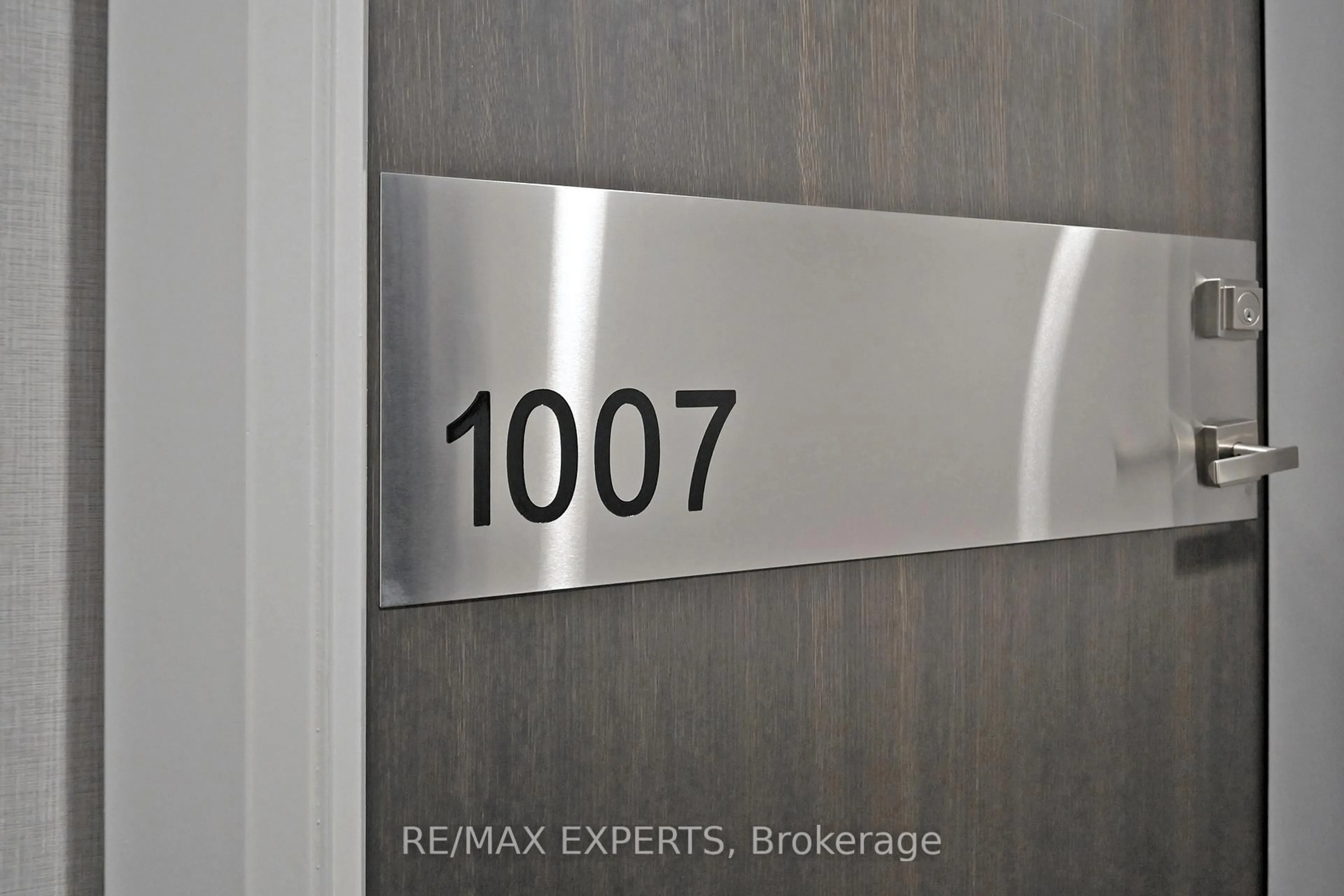 Indoor entryway for 500 Brock Ave #1007, Burlington Ontario L7S 0A5