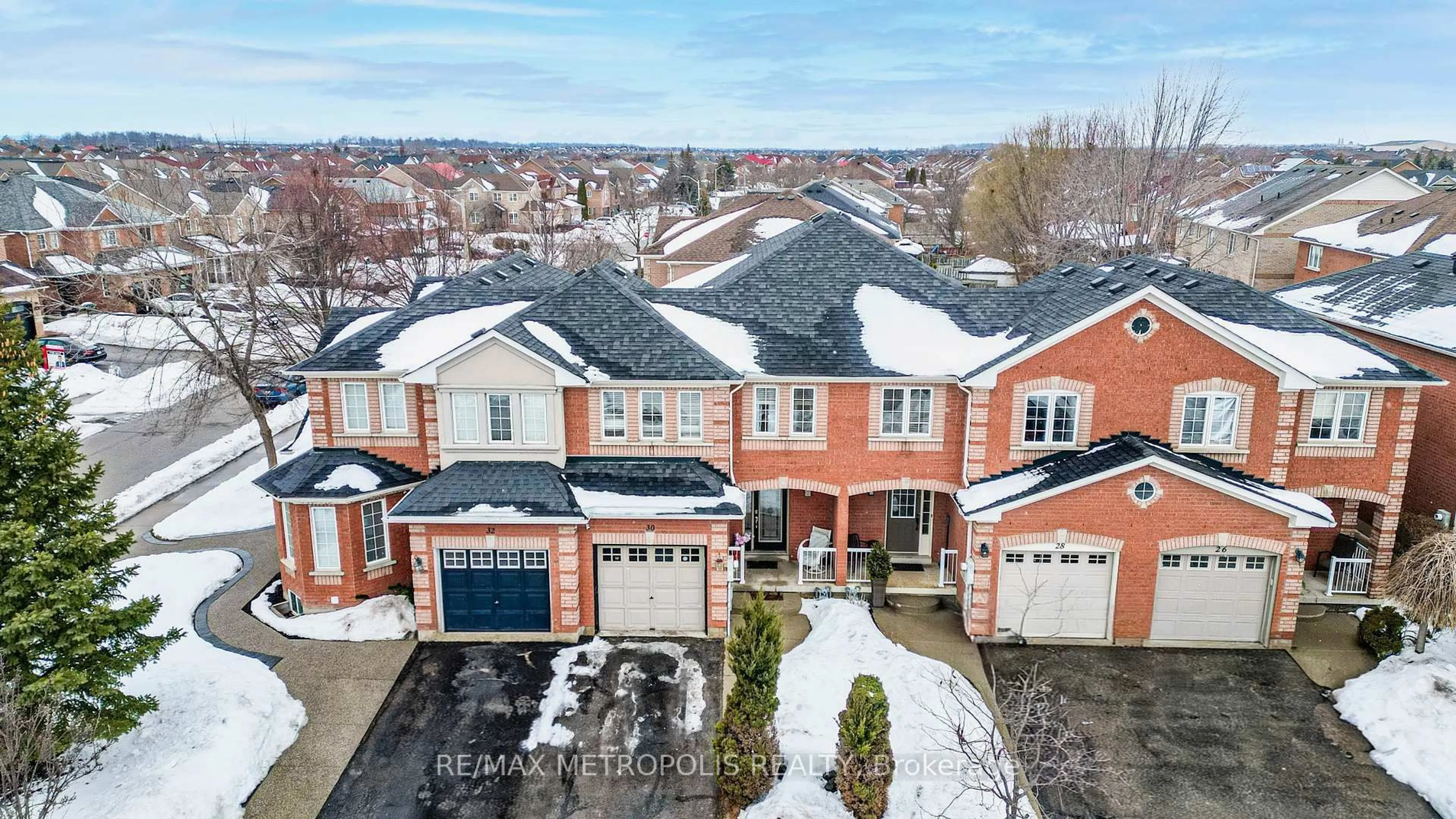 A pic from outside/outdoor area/front of a property/back of a property/a pic from drone, street for 30 Todmorden Dr, Brampton Ontario L7A 1M6