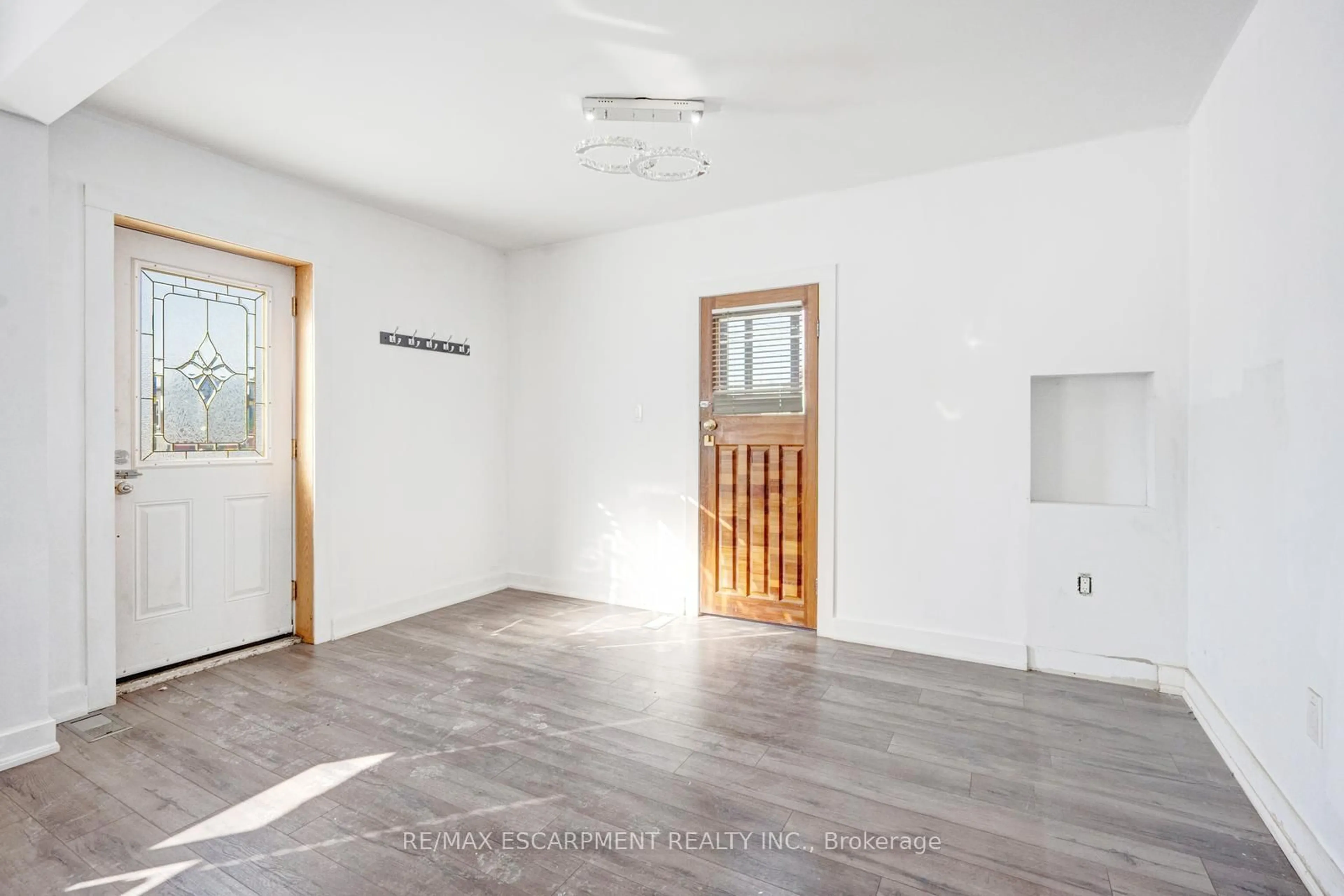 A pic of a room for 1099 Ogden Ave, Mississauga Ontario L5E 2G7