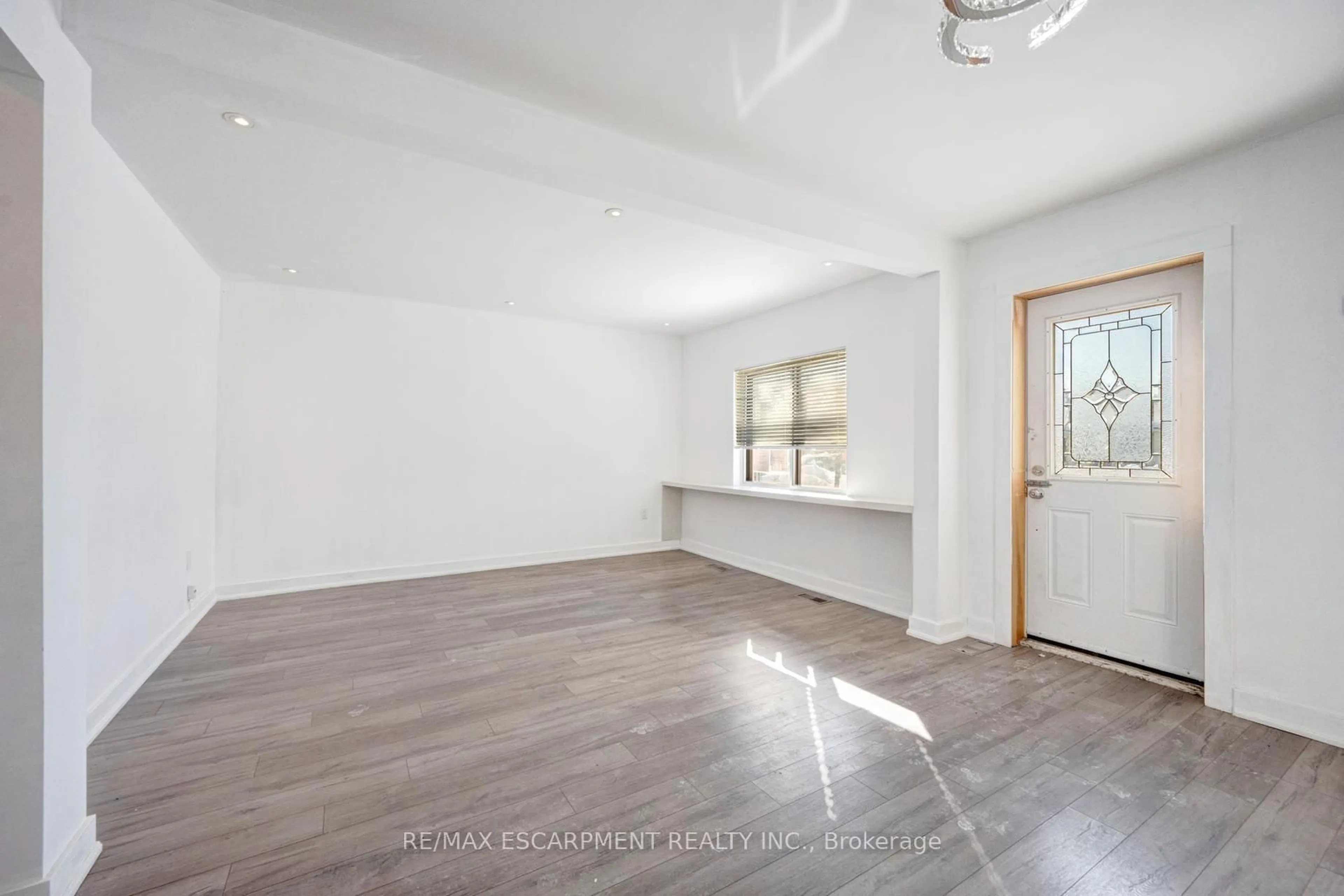 A pic of a room for 1099 Ogden Ave, Mississauga Ontario L5E 2G7